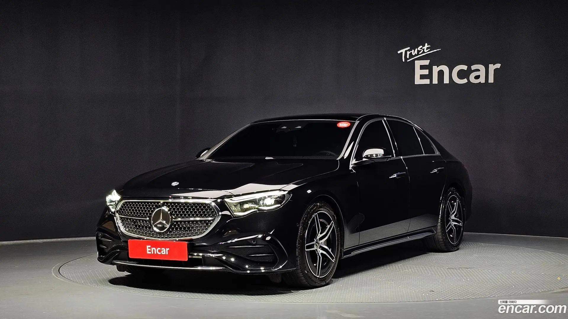 Main__Slider__Photo:E-Class Mercedes-Benz 2024.5-0