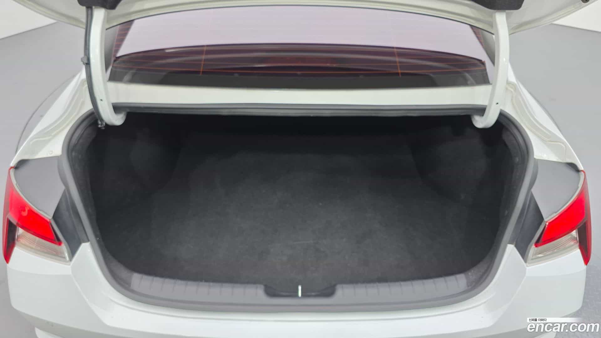 AVANTE Hyundai 2020.10-OPTION-024