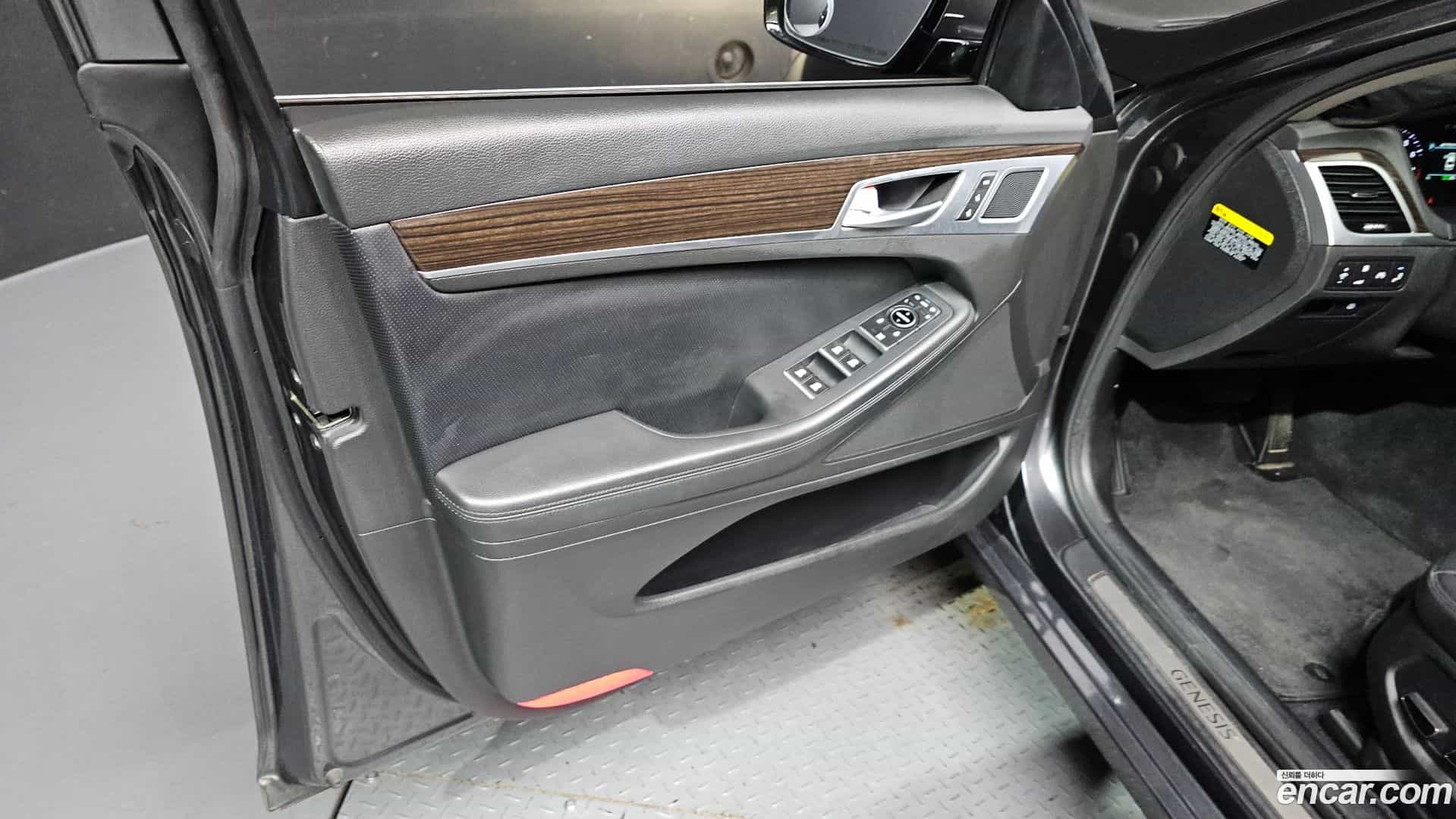 G80 Genesis 2017.3-INNER-034
