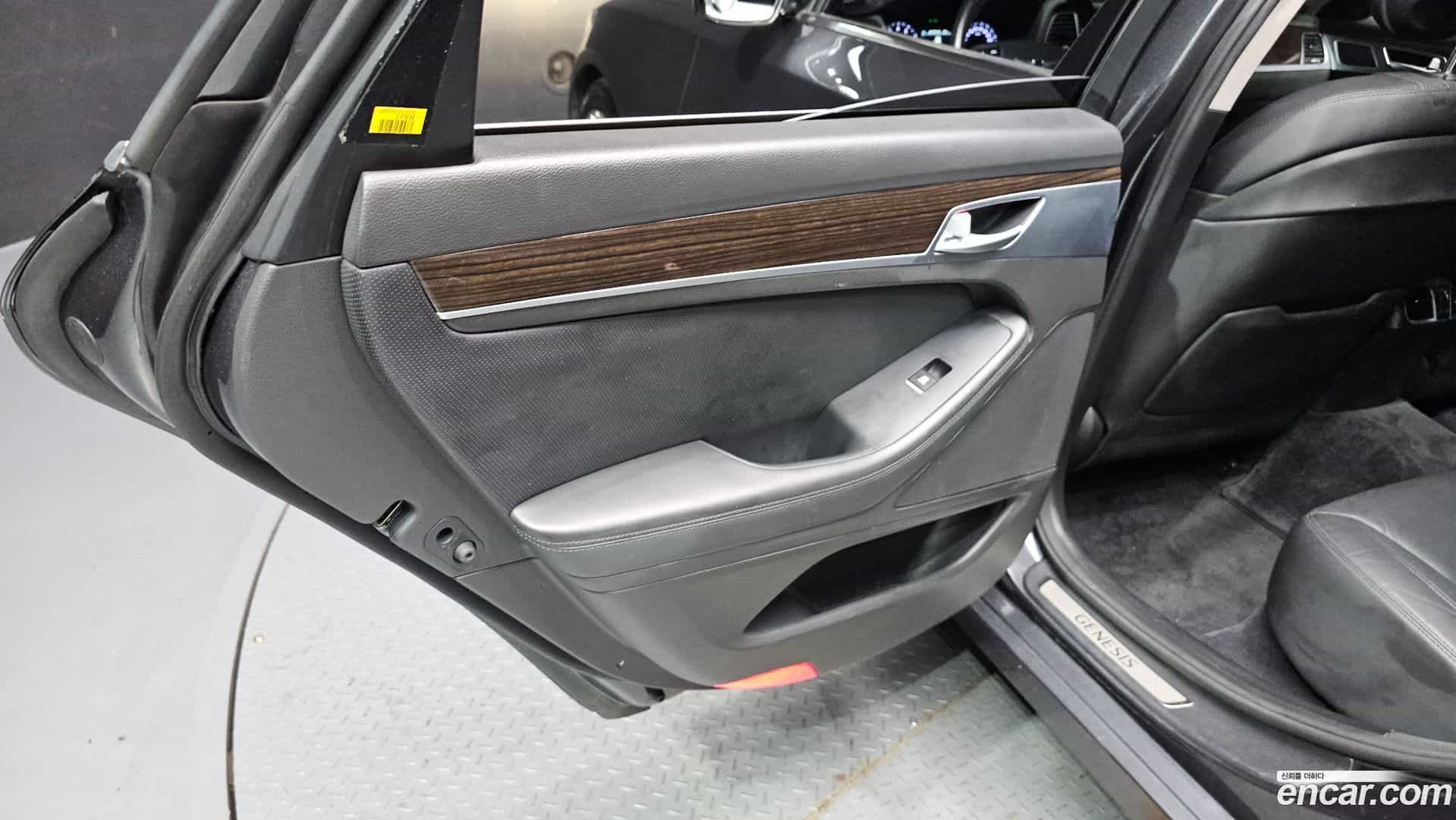 G80 Genesis 2017.3-INNER-035