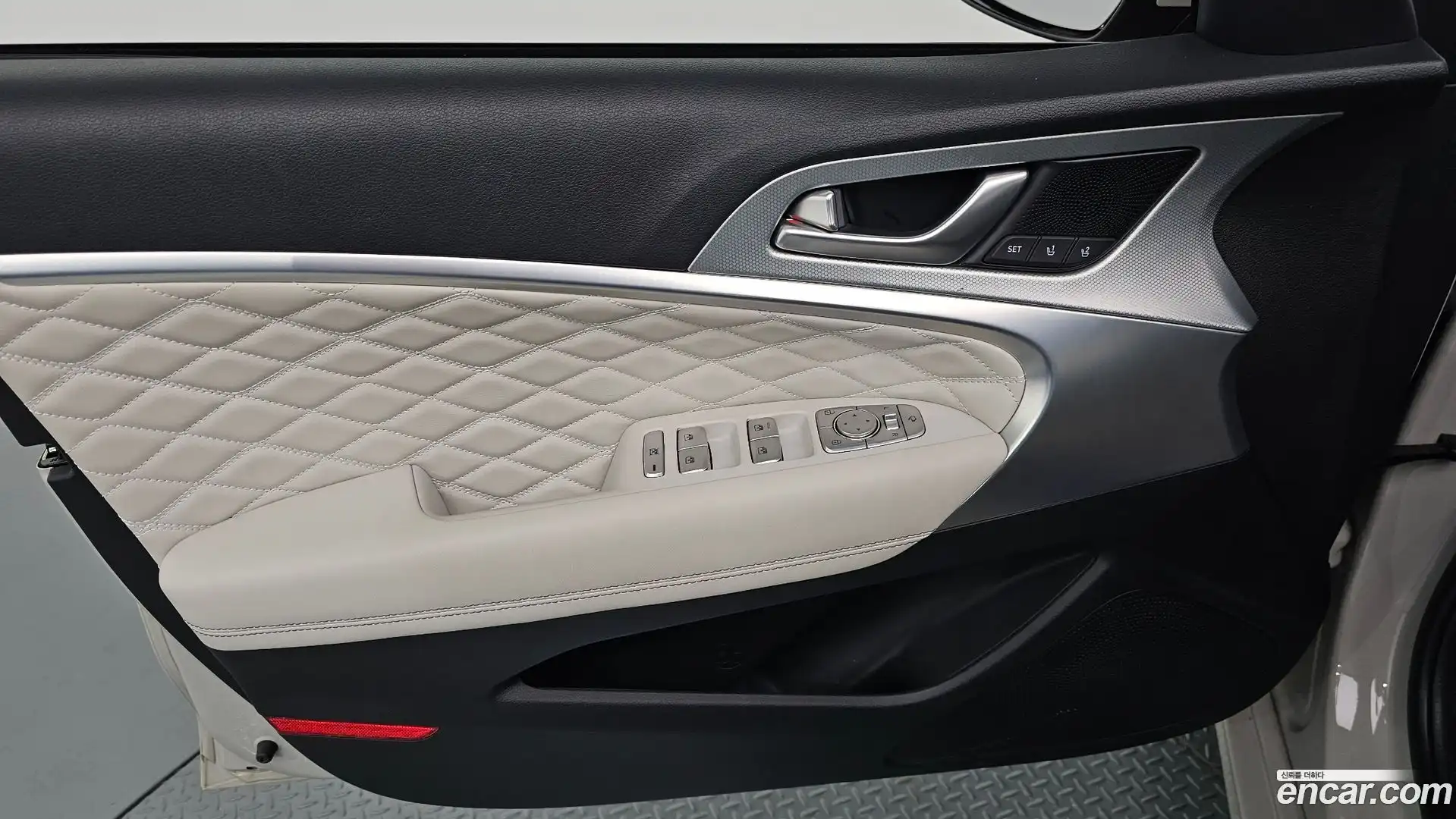 G70 Genesis 2023.7-INNER-034