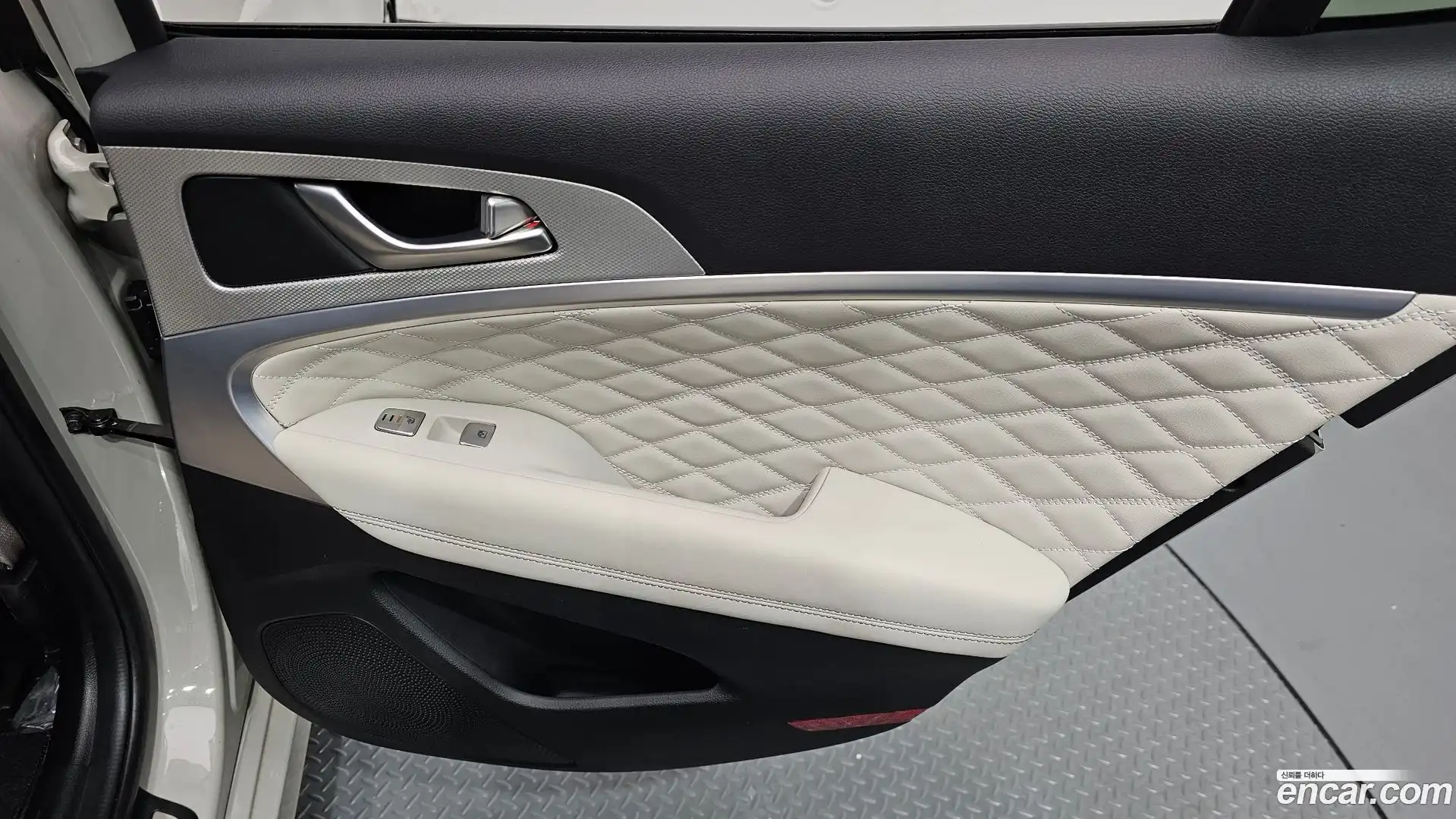 G70 Genesis 2023.7-INNER-035