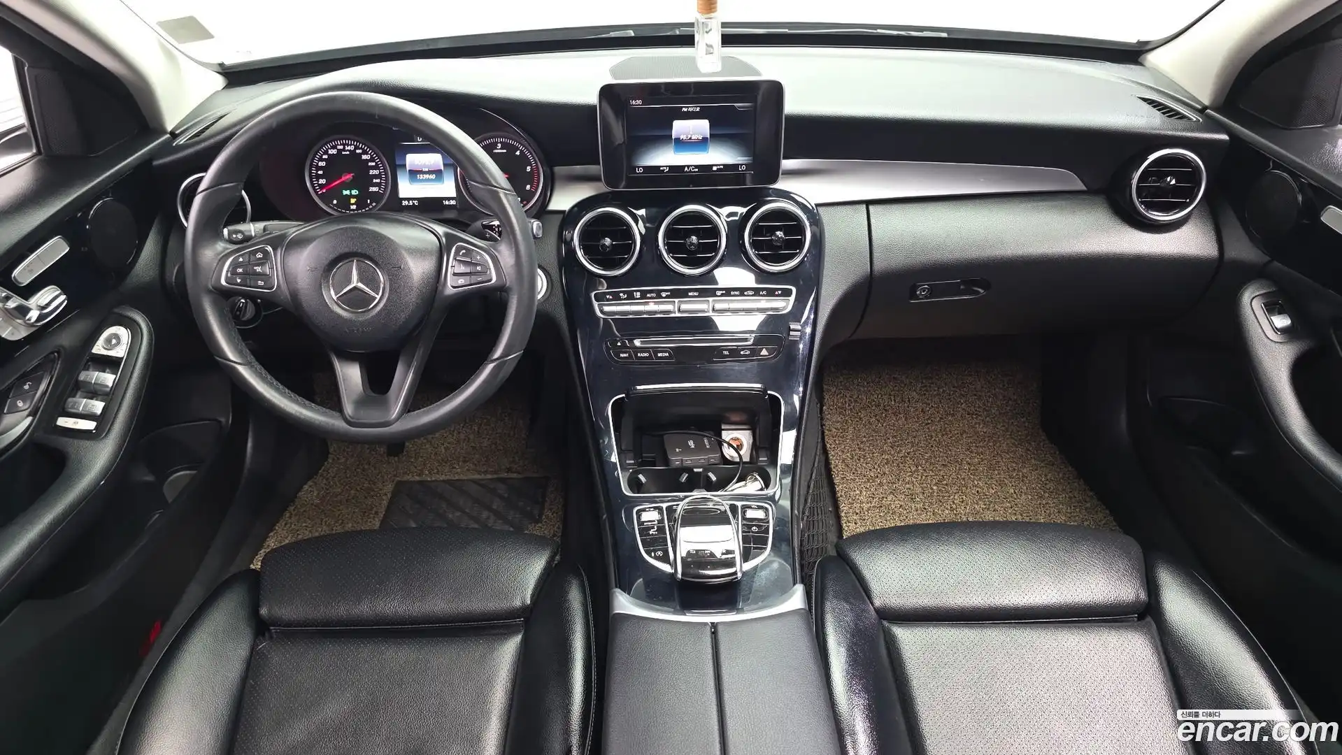 C-Class Mercedes-Benz 2018.0-INNER-007
