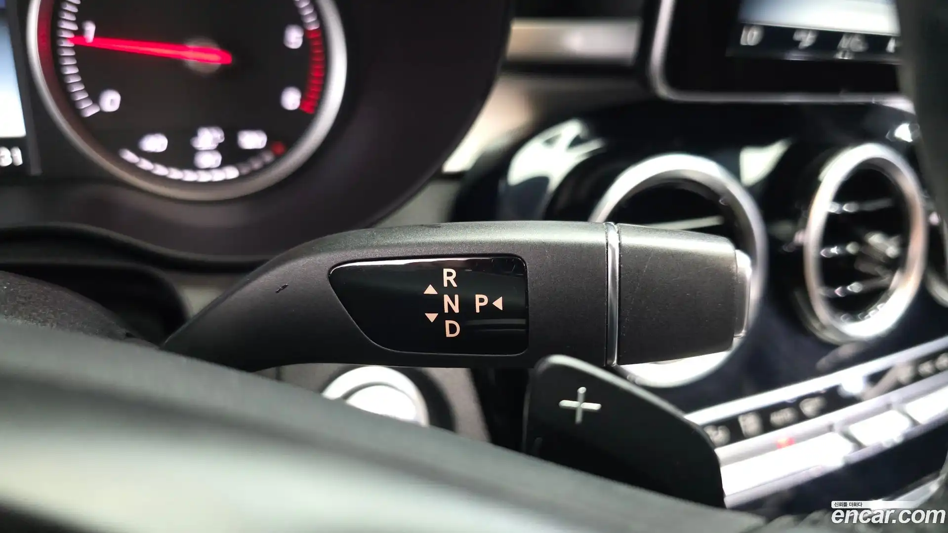 C-Class Mercedes-Benz 2018.0-INNER-009