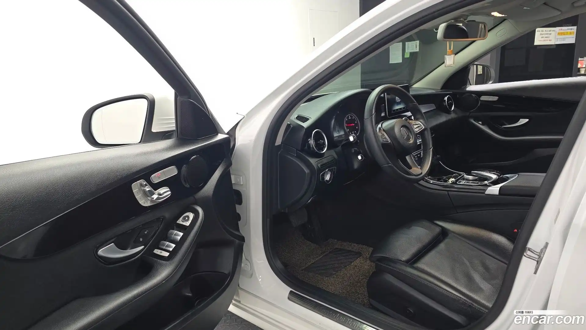 C-Class Mercedes-Benz 2018.0-INNER-010