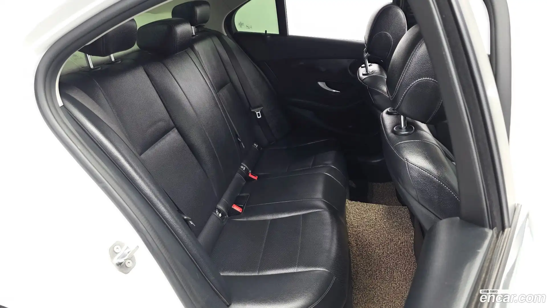 C-Class Mercedes-Benz 2018.0-OPTION-015
