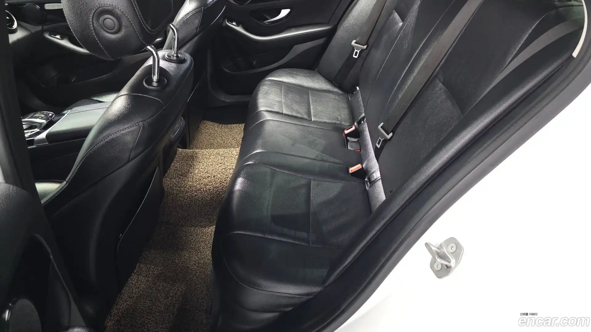 C-Class Mercedes-Benz 2018.0-OPTION-016