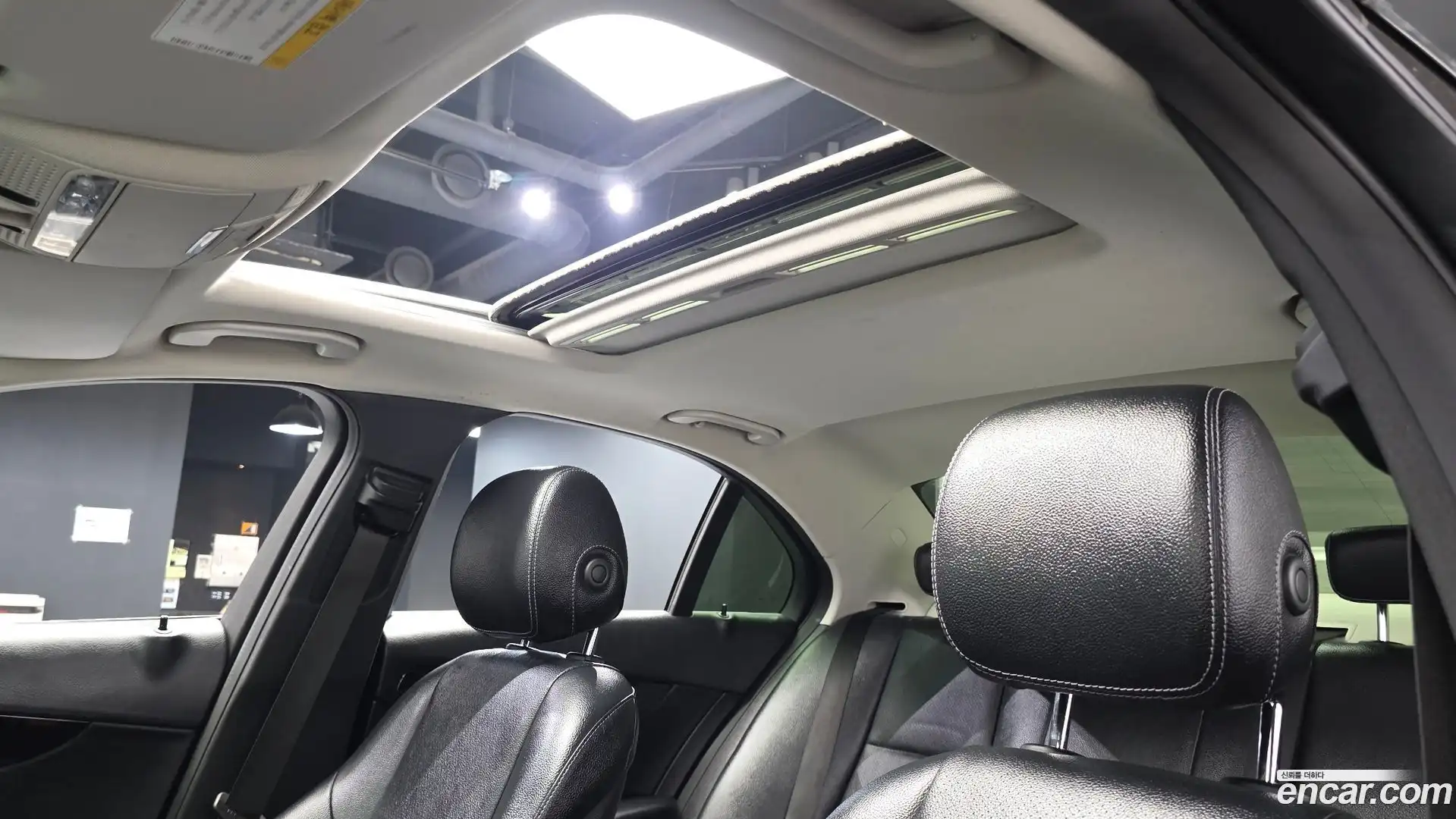 C-Class Mercedes-Benz 2018.0-OPTION-020