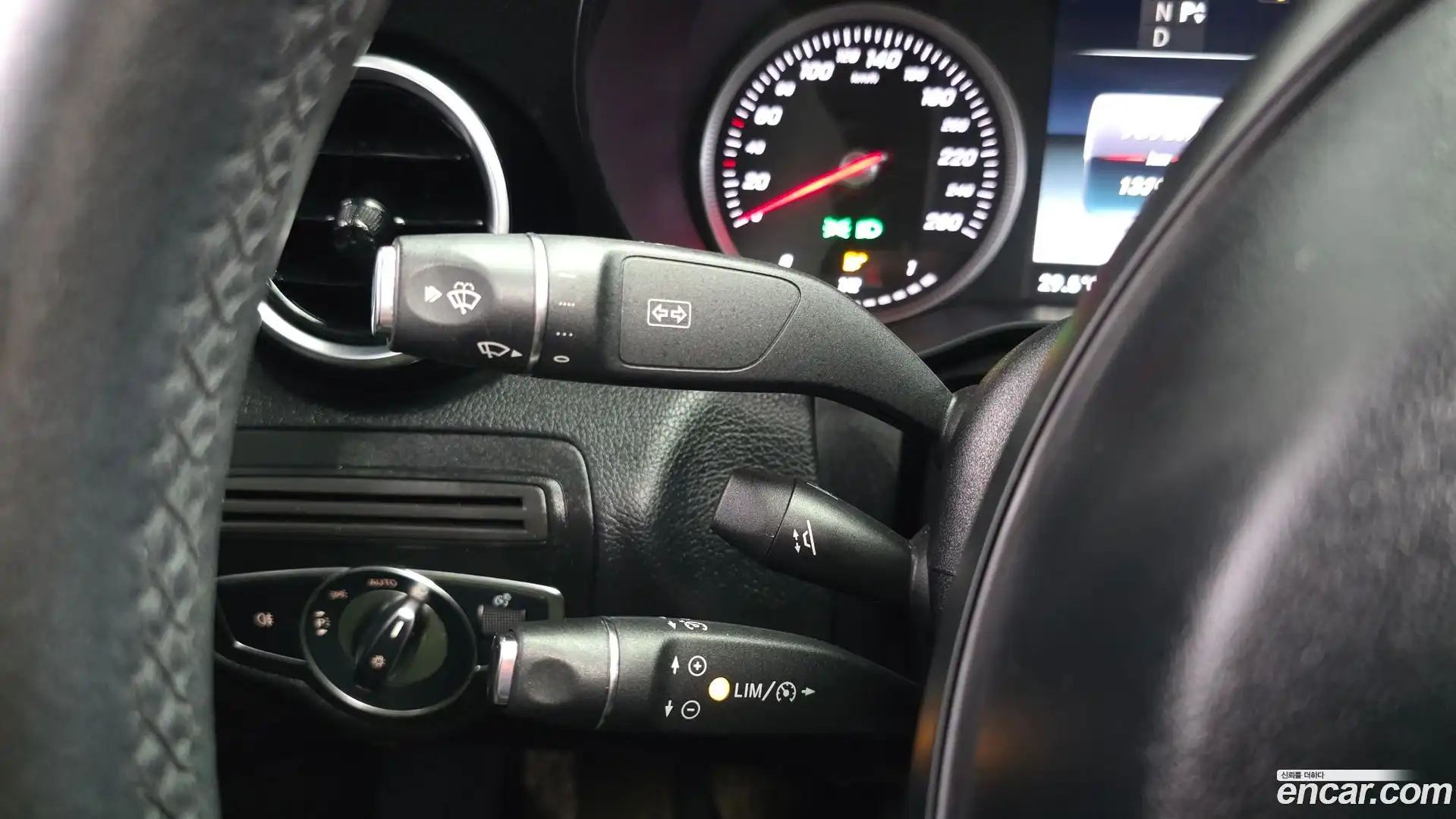 C-Class Mercedes-Benz 2018.0-OPTION-021