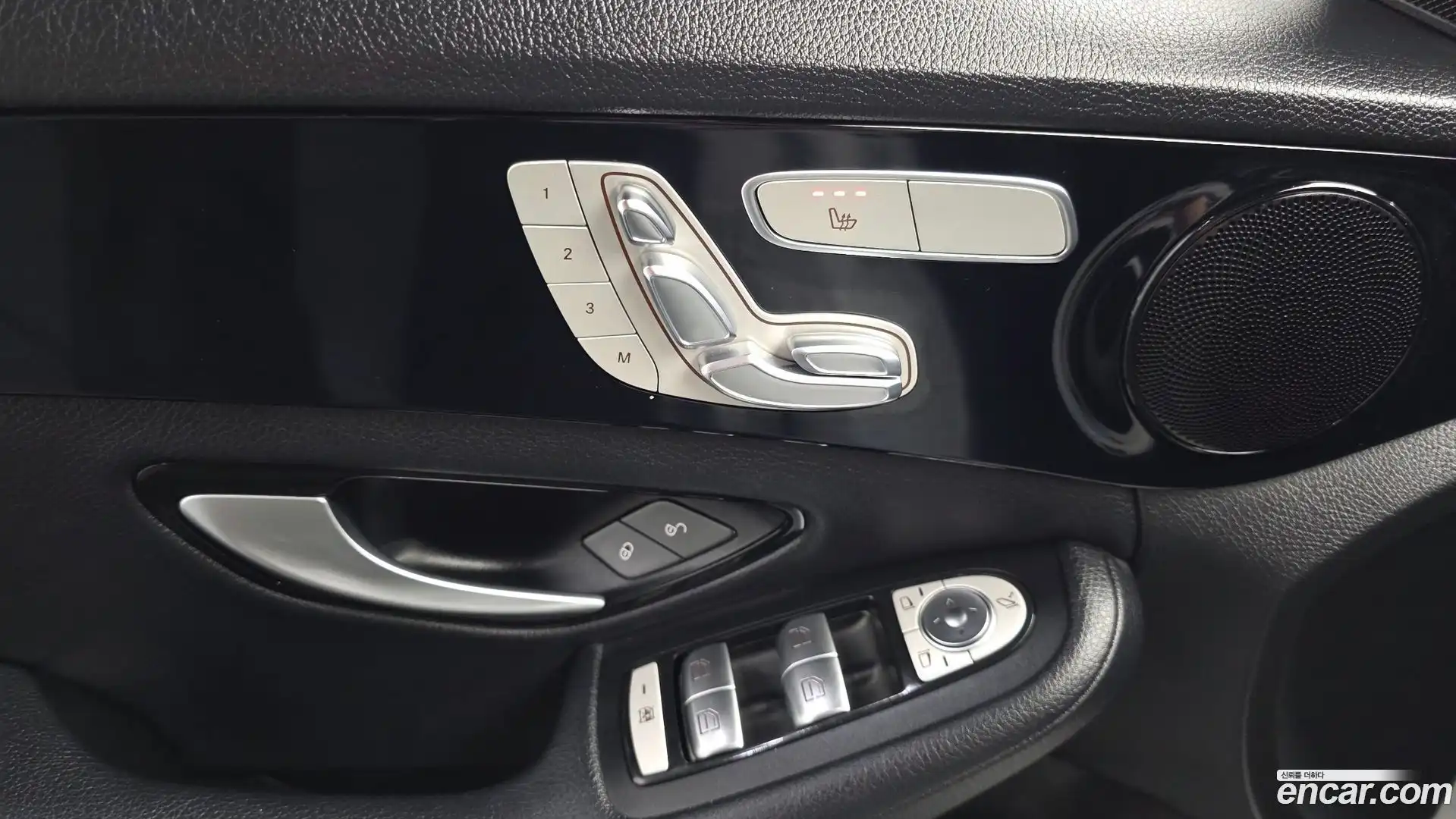C-Class Mercedes-Benz 2018.0-OPTION-024