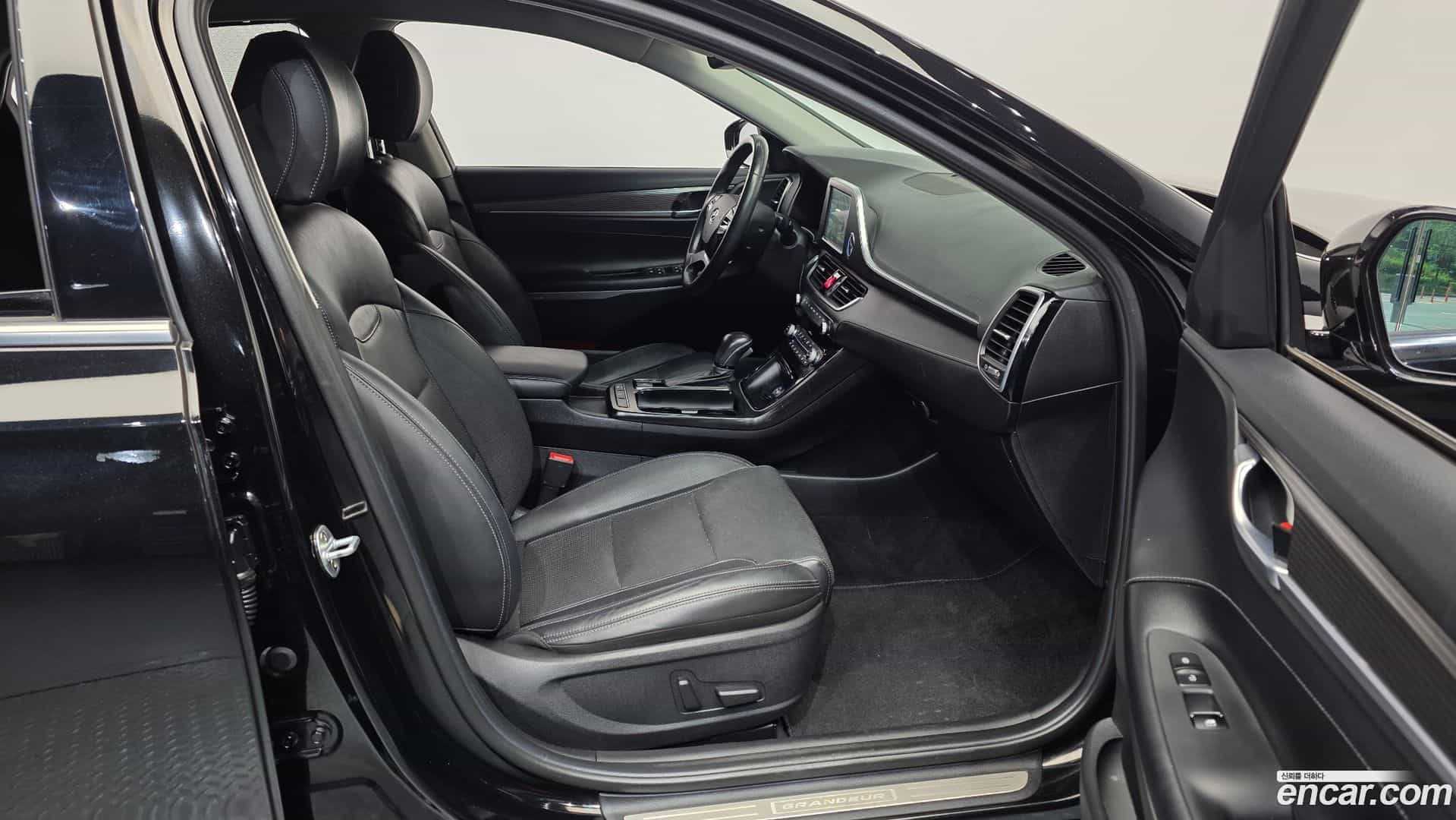 Grandeur Hyundai 2017.11-OPTION-015