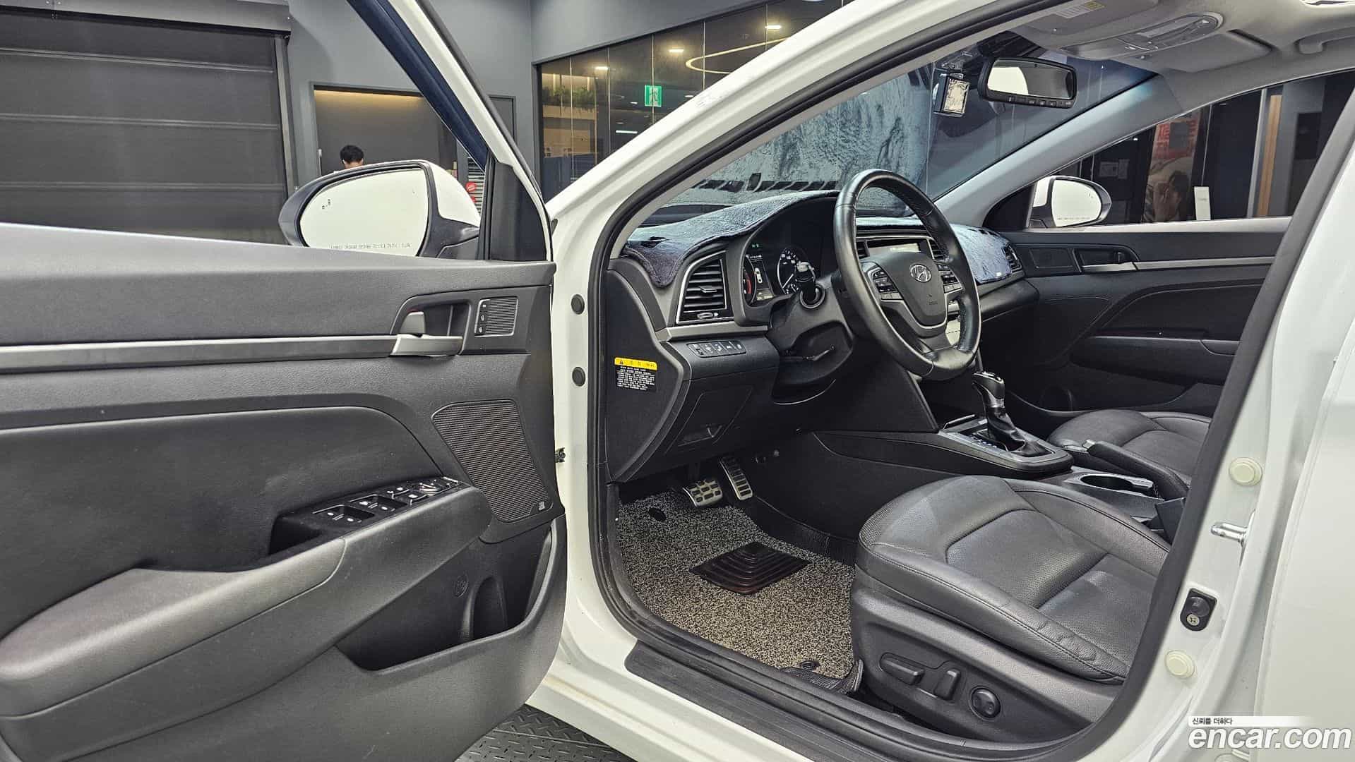 AVANTE Hyundai 2017.7-INNER-010