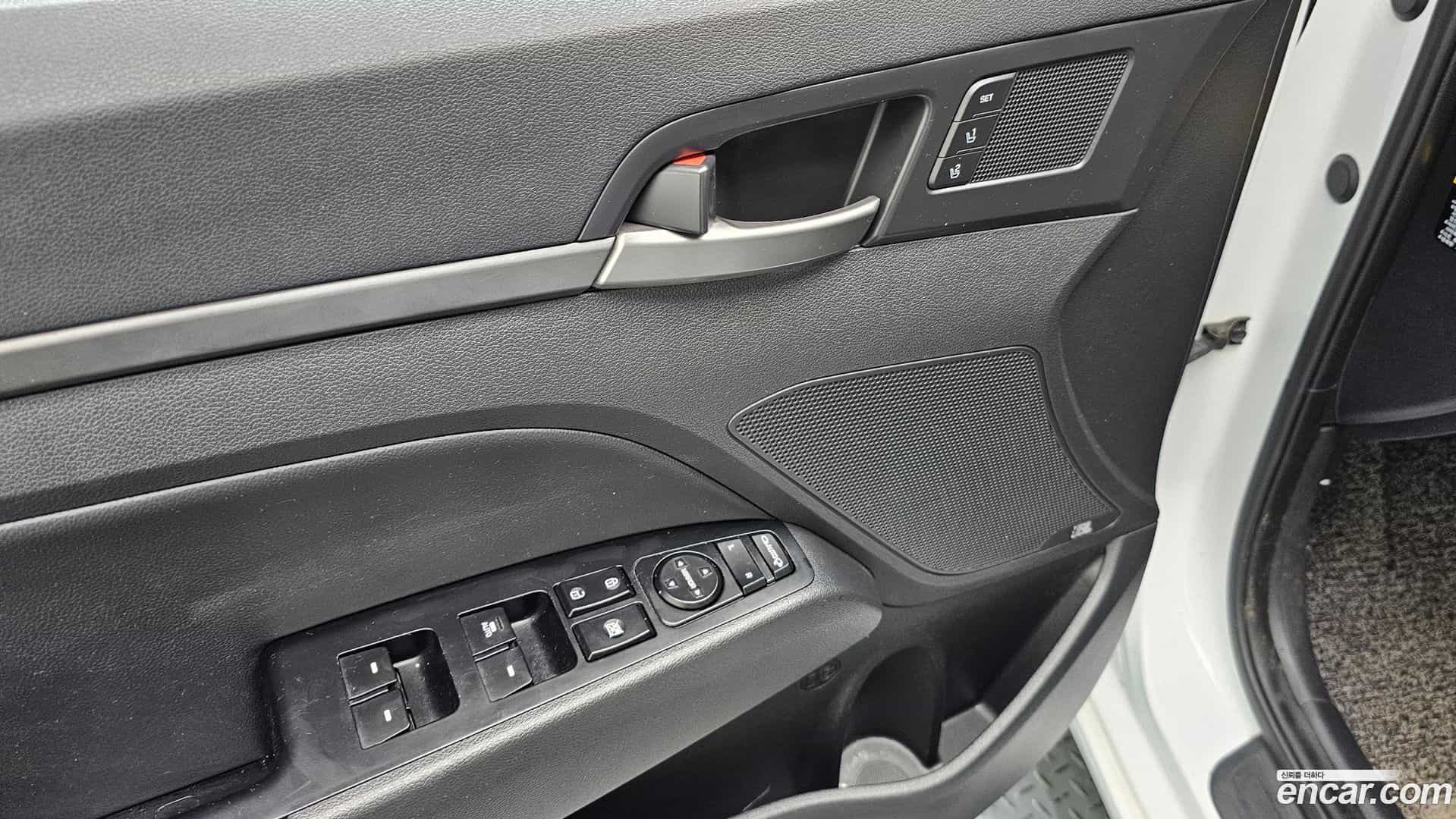 AVANTE Hyundai 2017.7-OPTION-021