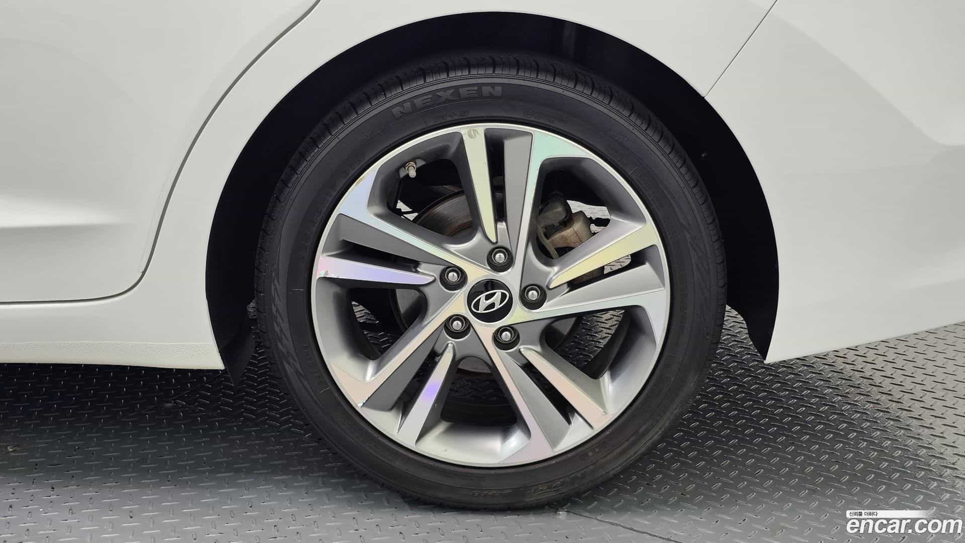 AVANTE Hyundai 2017.7-OUTER-031