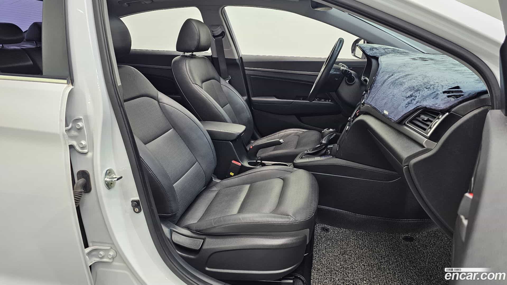 AVANTE Hyundai 2017.7-INNER-036