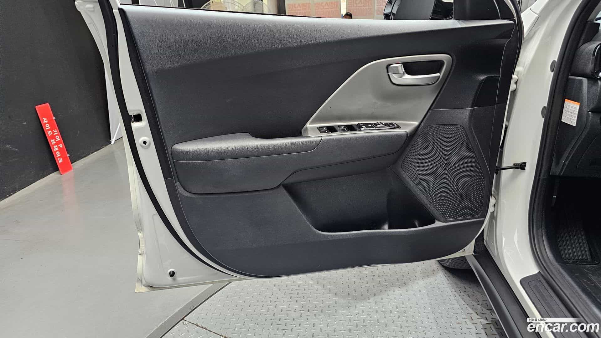 Niro Kia 2022.3-INNER-034
