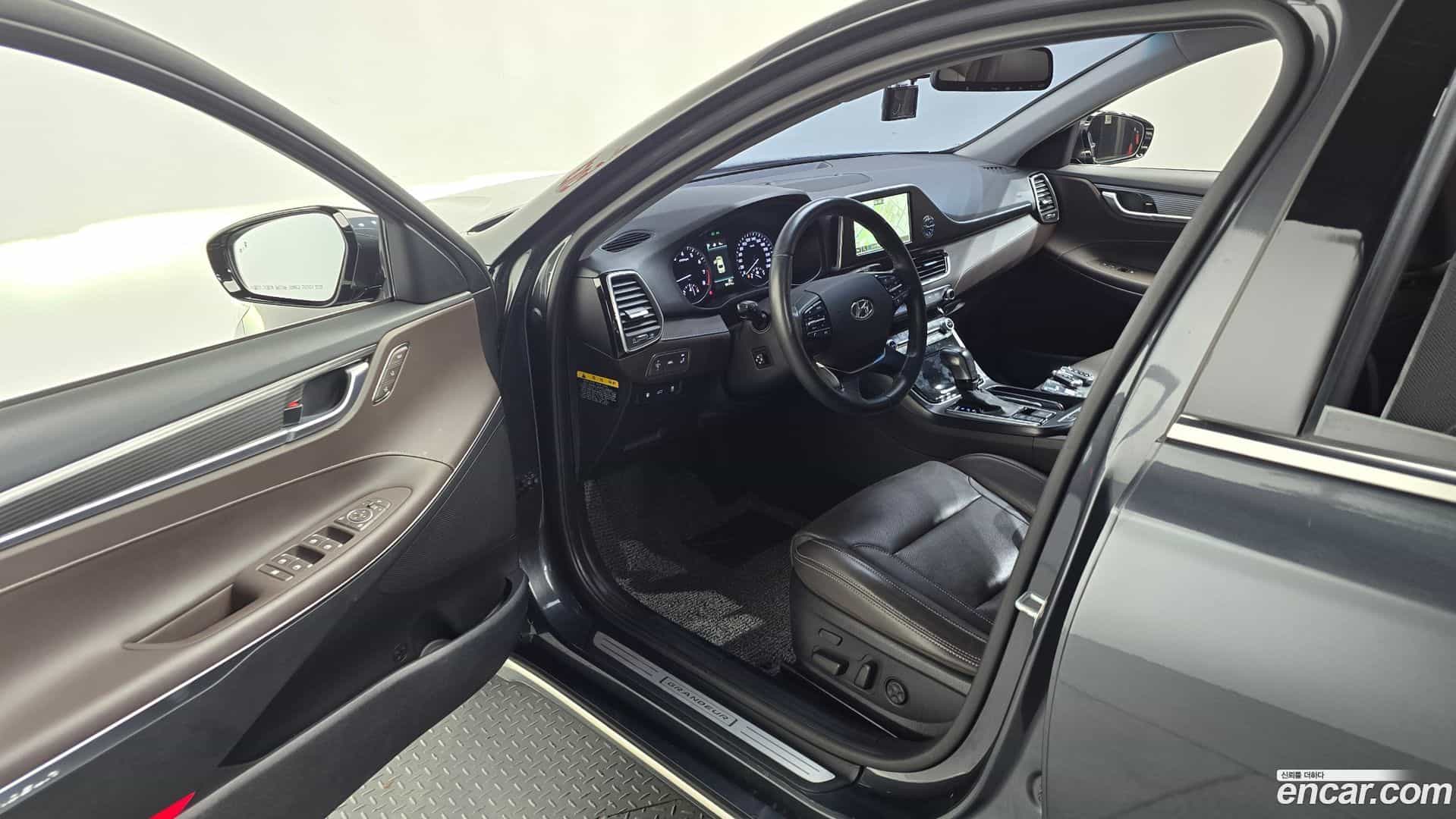 Grandeur Hyundai 2018.11-INNER-010