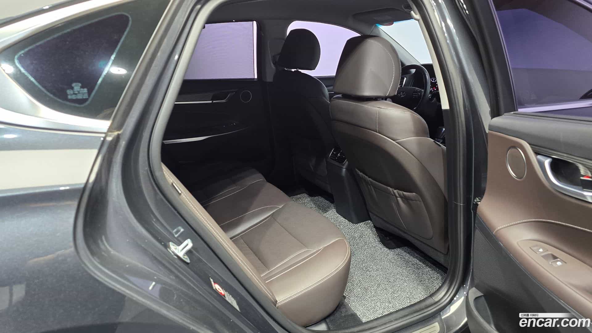 Grandeur Hyundai 2018.11-OPTION-015