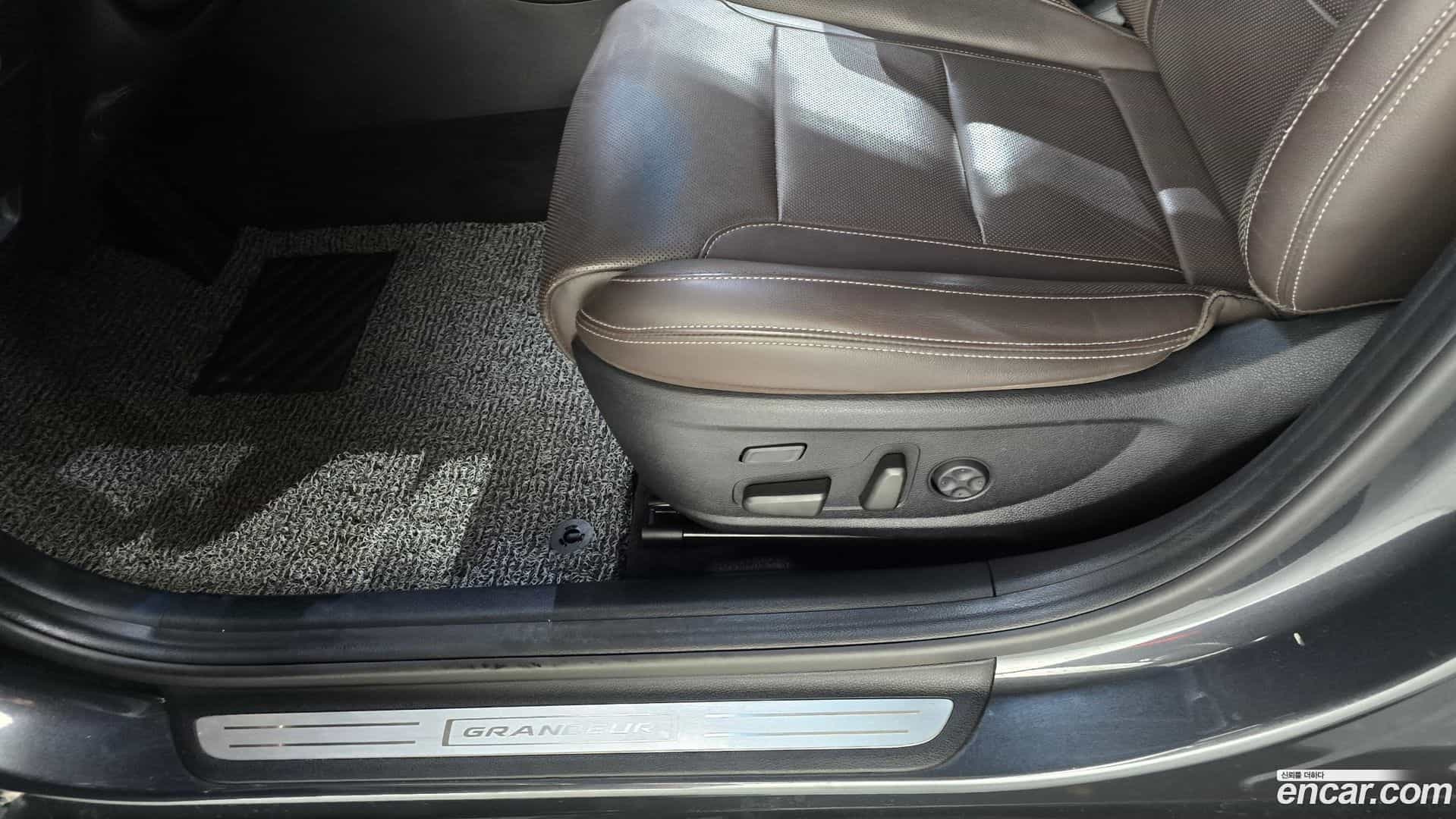 Grandeur Hyundai 2018.11-OPTION-045