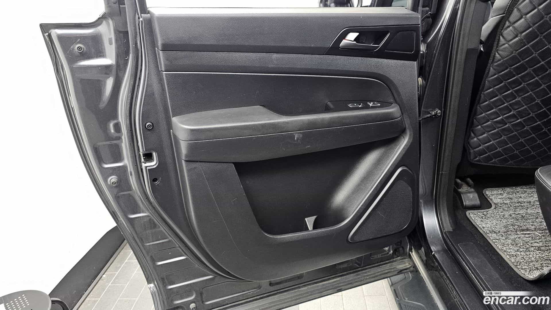 Rexton KG Mobility 2020.1-INNER-035