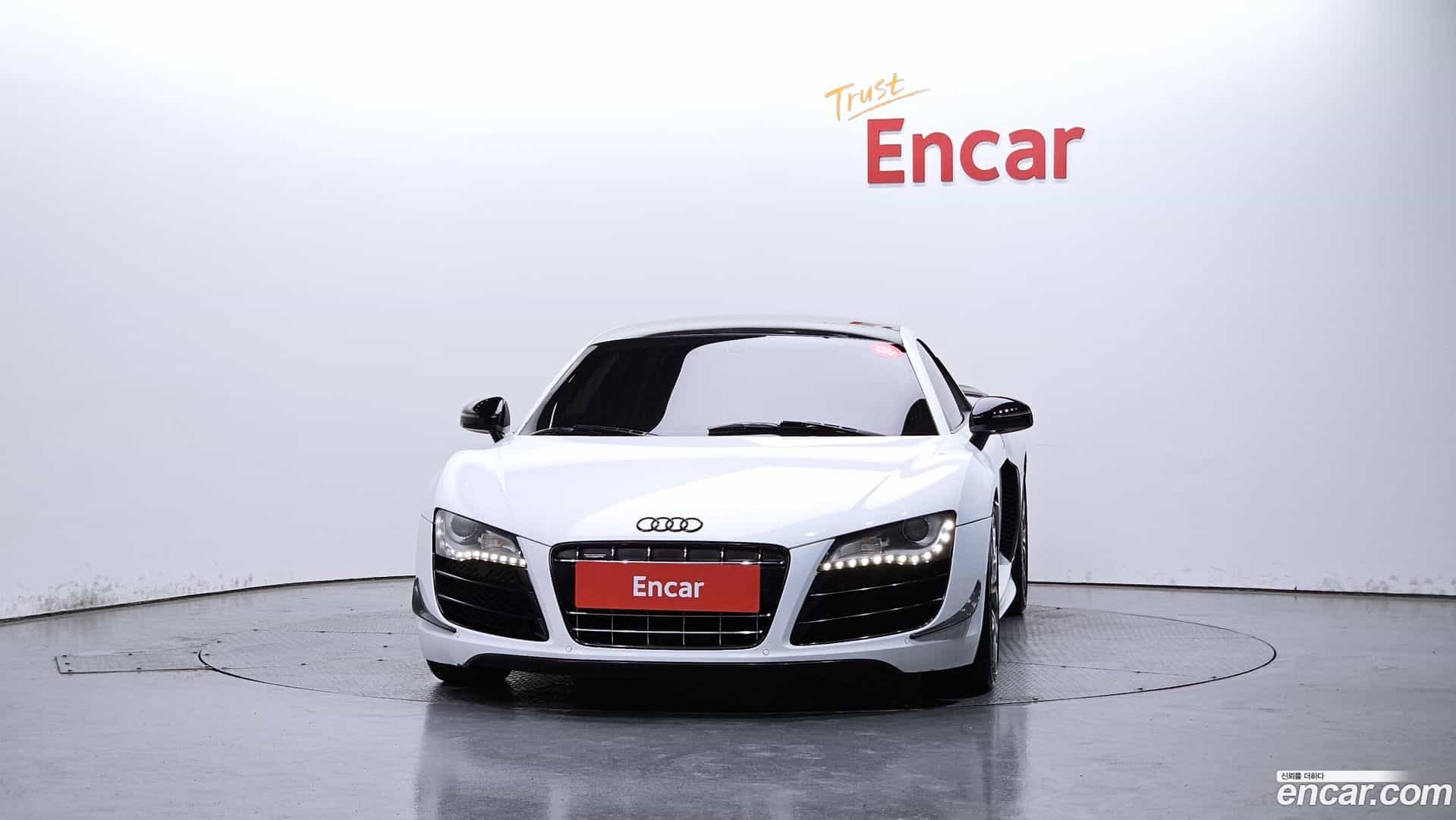 R8 Audi 2010.11-OUTER-003