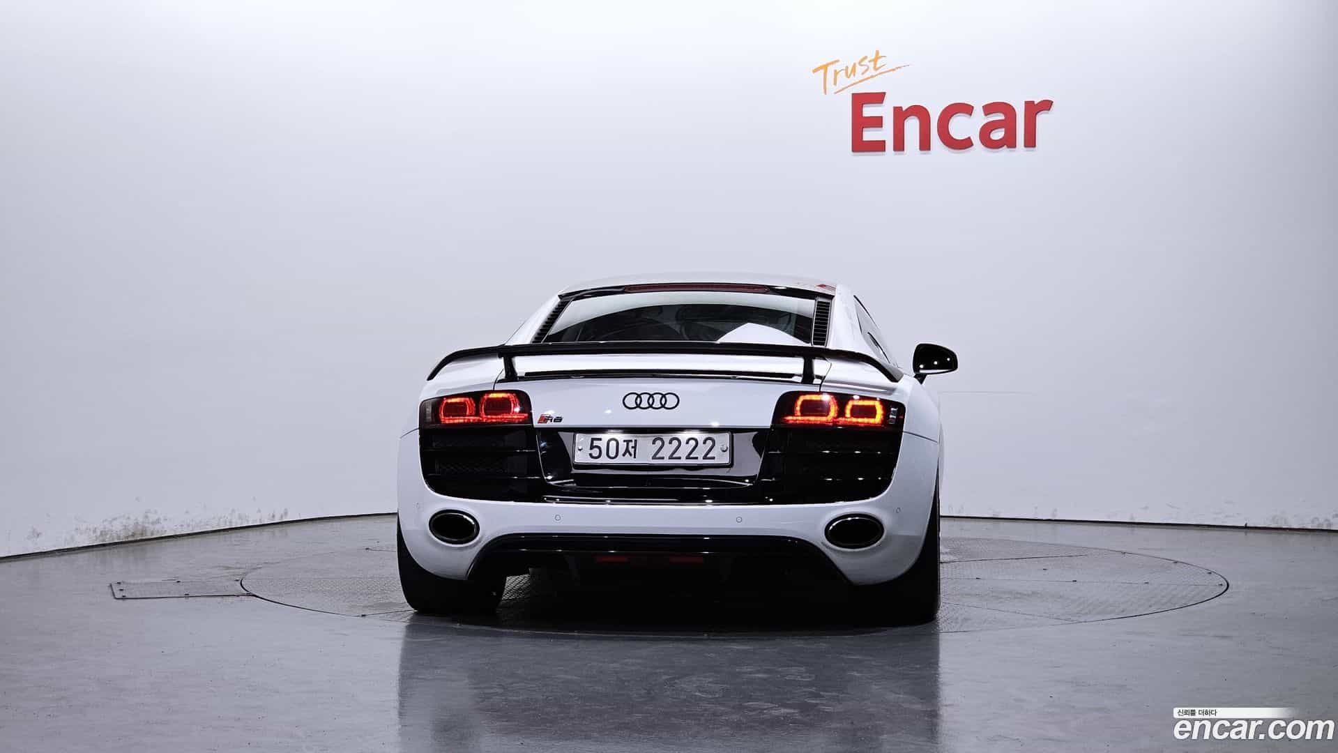 R8 Audi 2010.11-OUTER-004