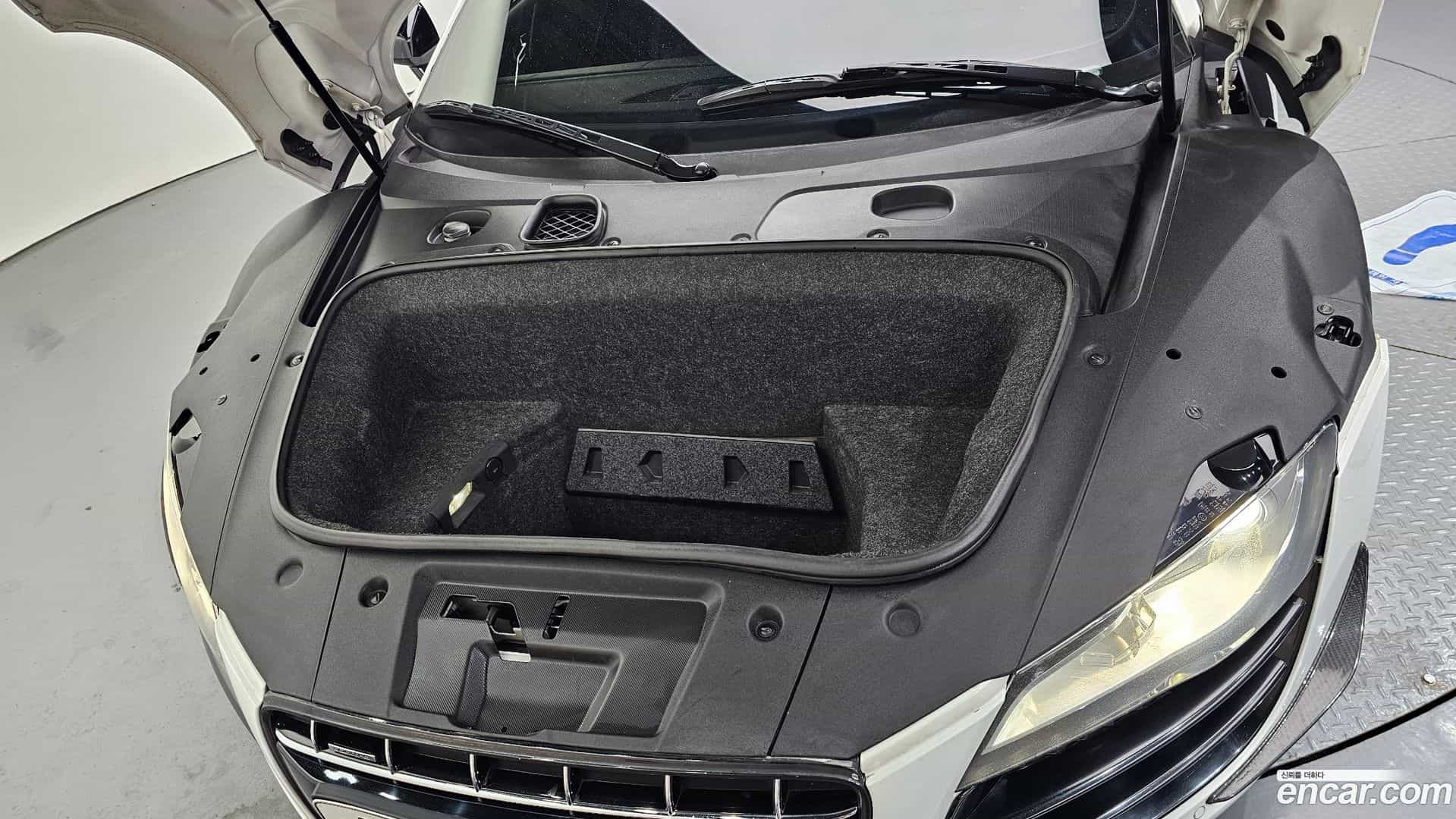 R8 Audi 2010.11-OUTER-006