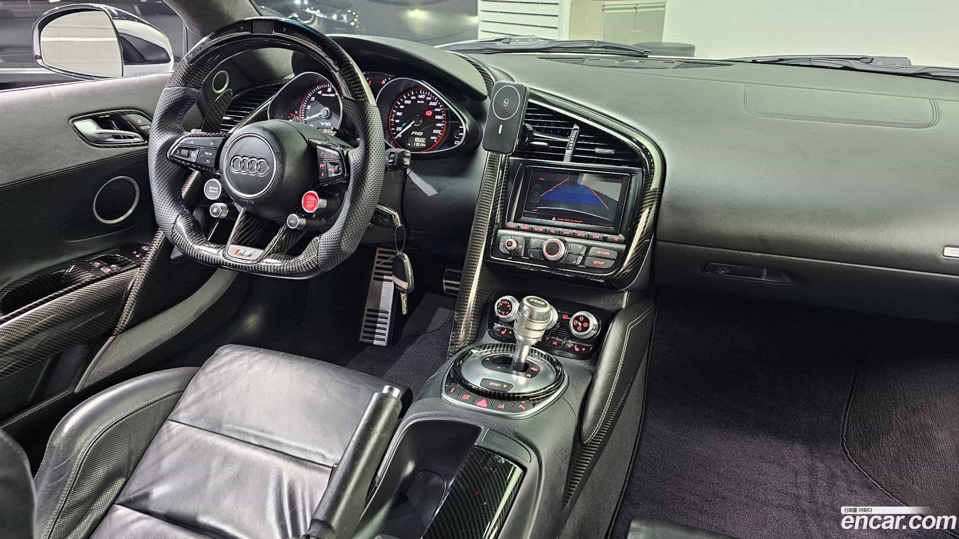R8 Audi 2010.11-INNER-007