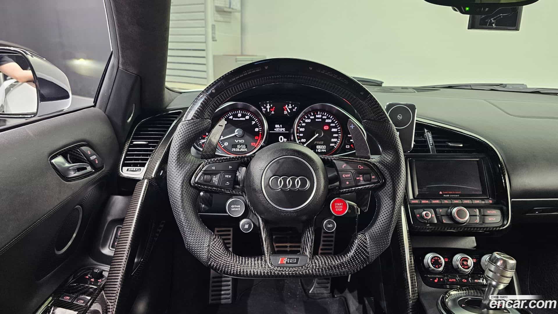 R8 Audi 2010.11-OPTION-016