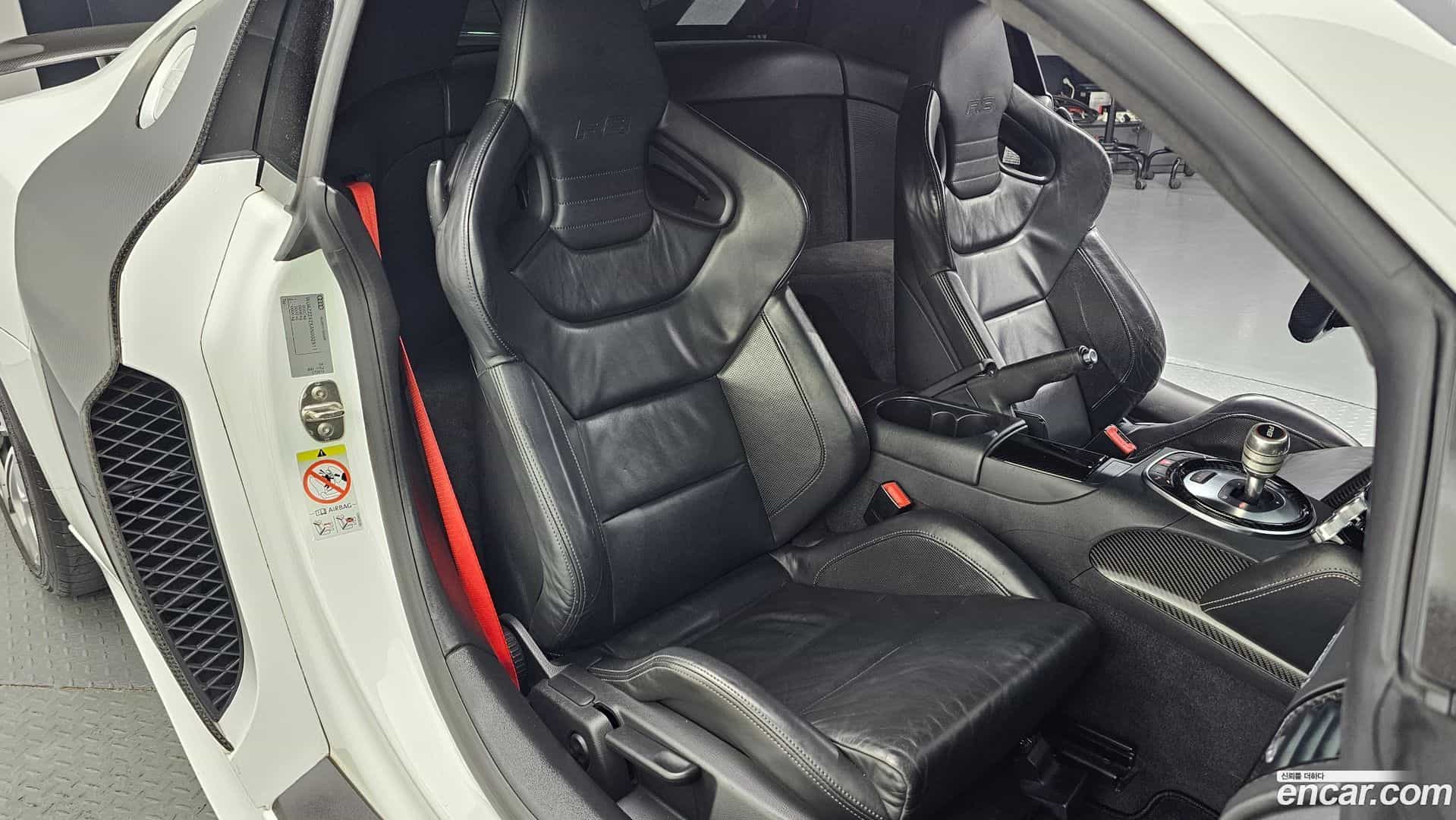 R8 Audi 2010.11-OPTION-023