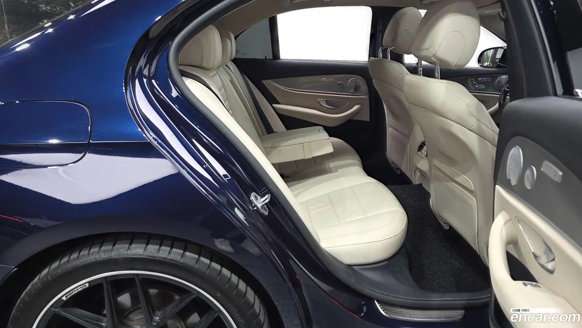 E-Class Mercedes-Benz 2018.9-OPTION-015