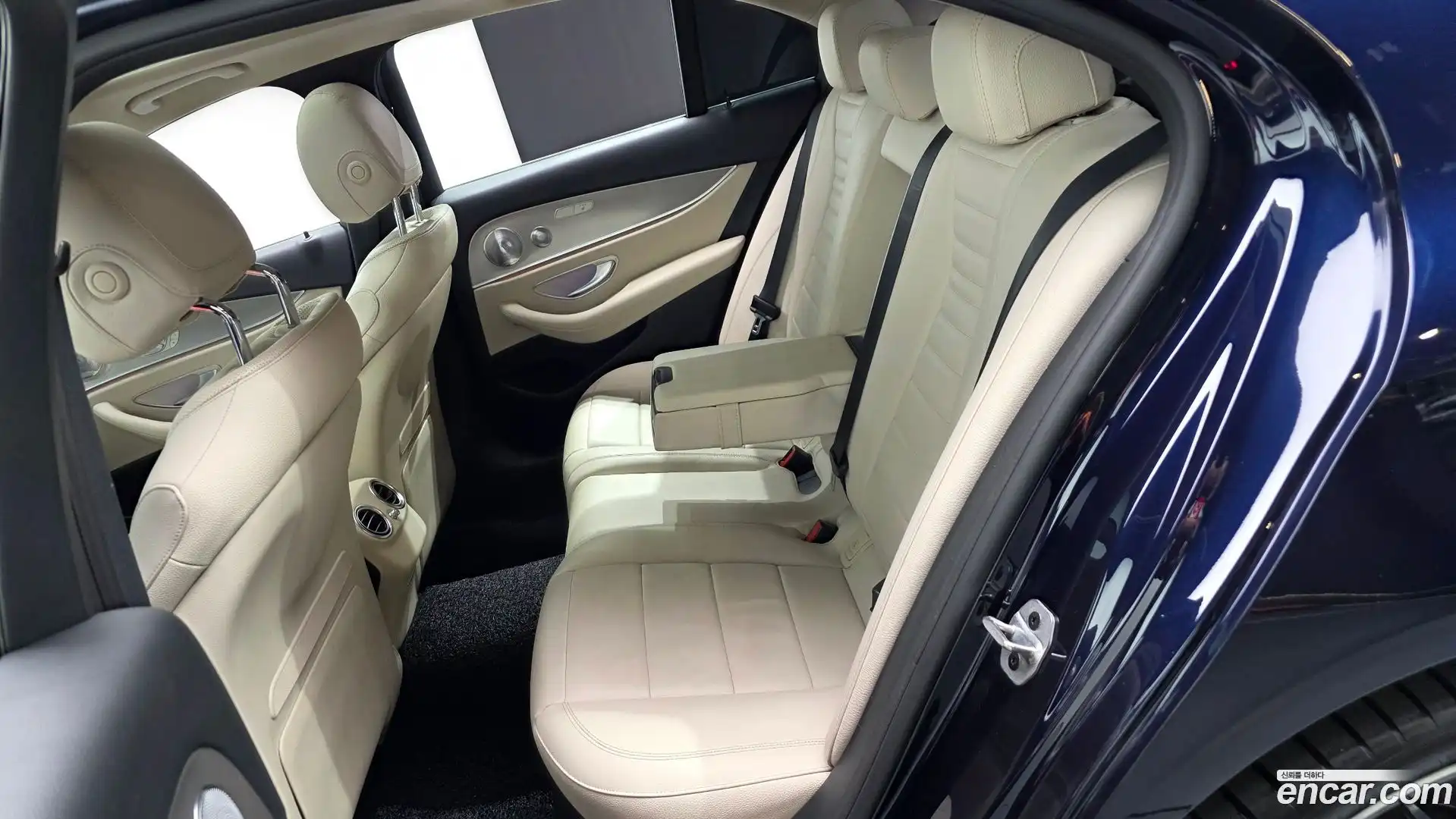 E-Class Mercedes-Benz 2018.9-OPTION-016