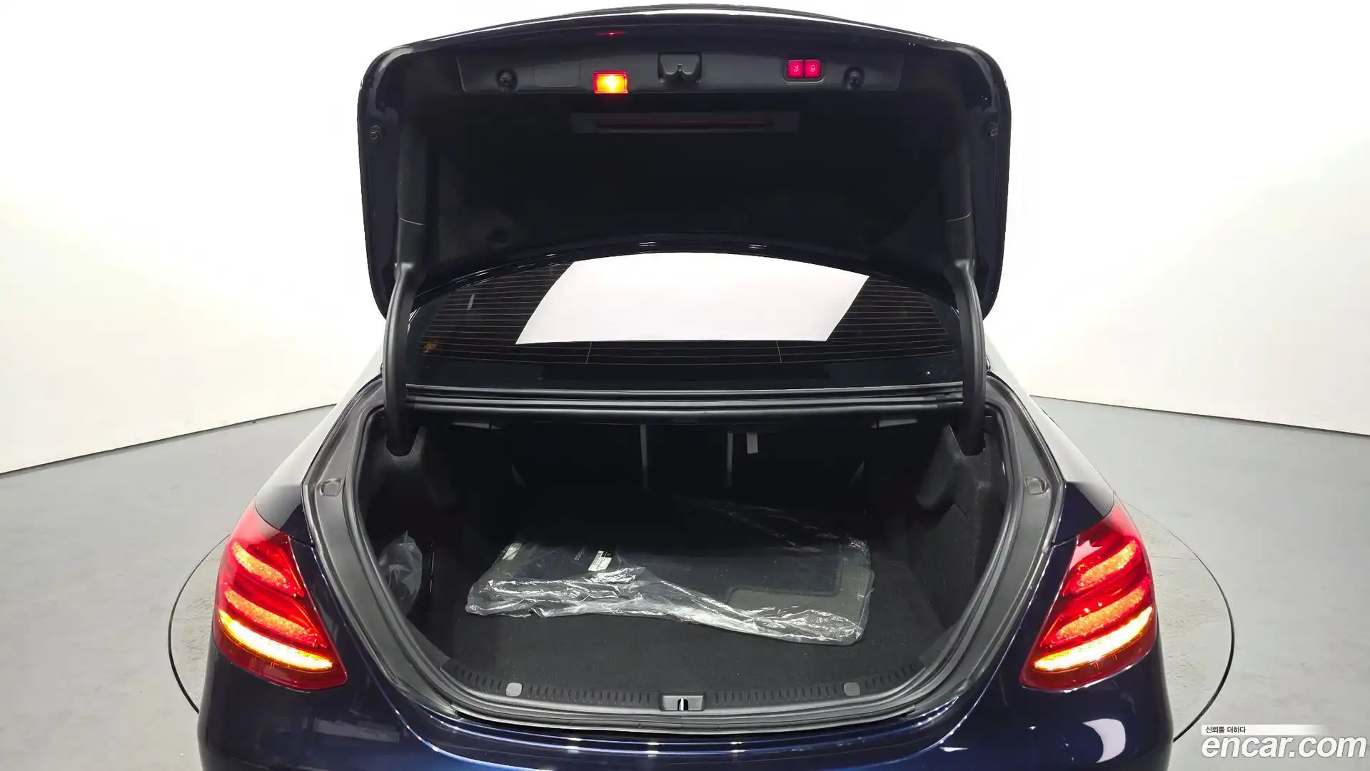 E-Class Mercedes-Benz 2018.9-OPTION-022