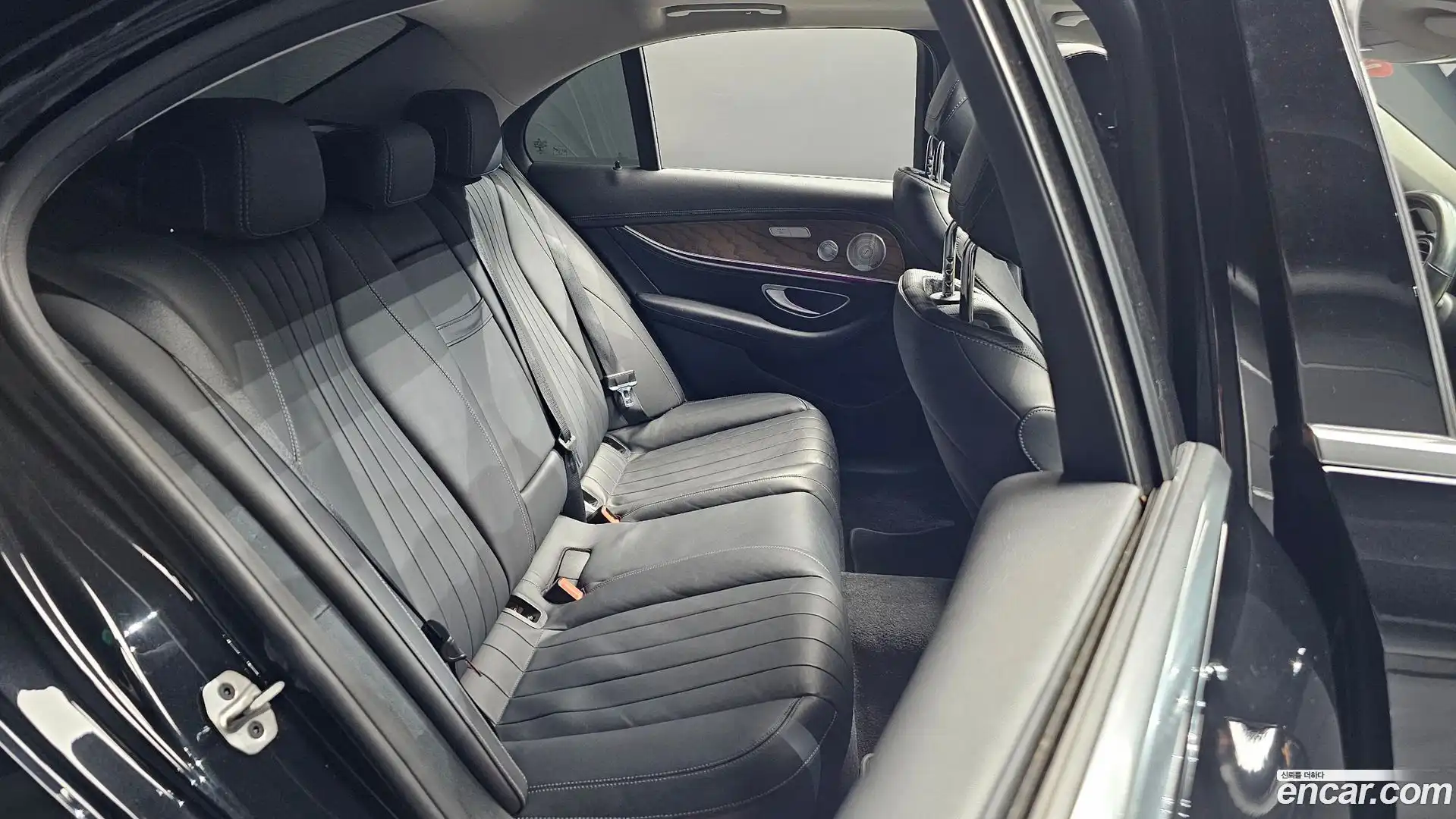 E-Class Mercedes-Benz 2020.8-OPTION-015