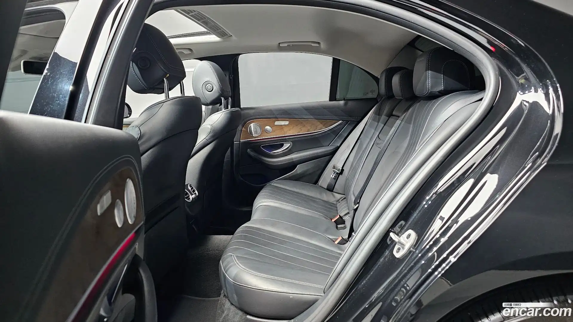 E-Class Mercedes-Benz 2020.8-OPTION-016