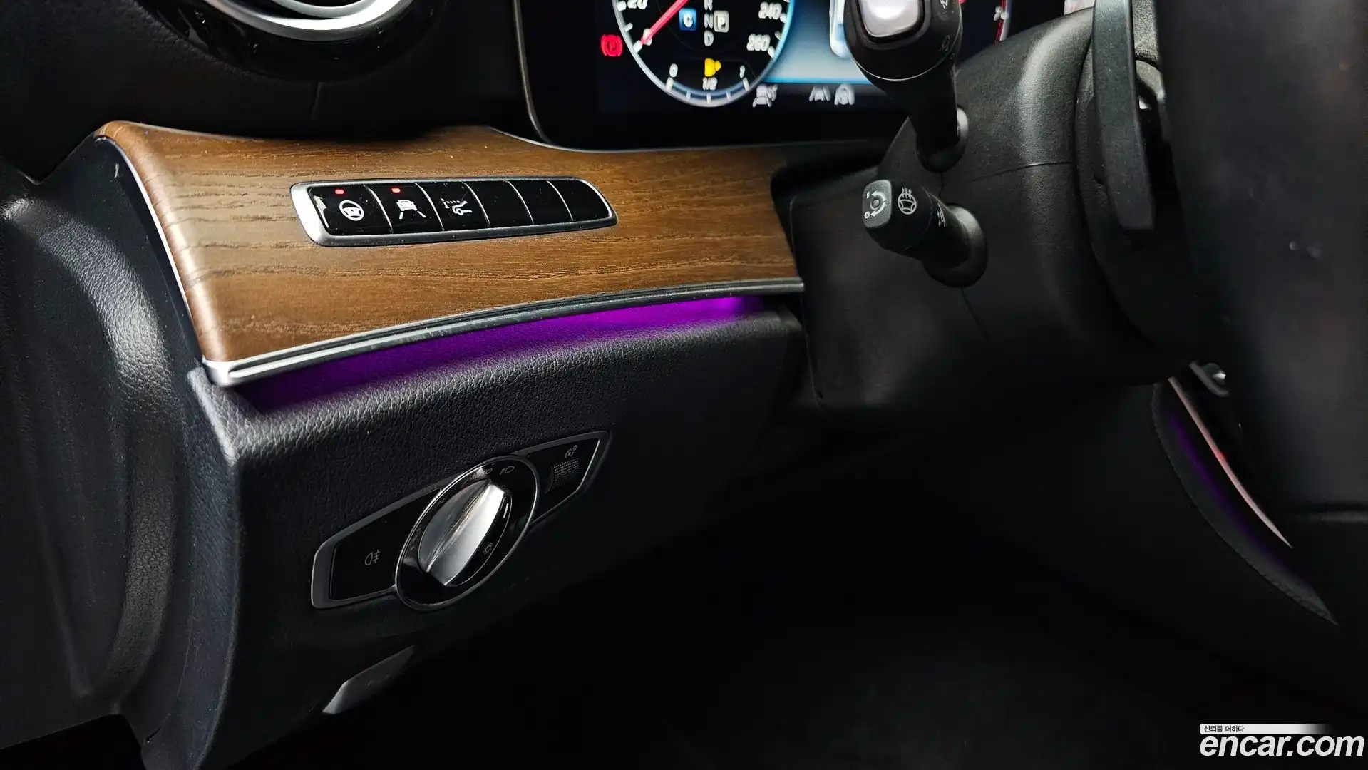 E-Class Mercedes-Benz 2020.8-OPTION-041