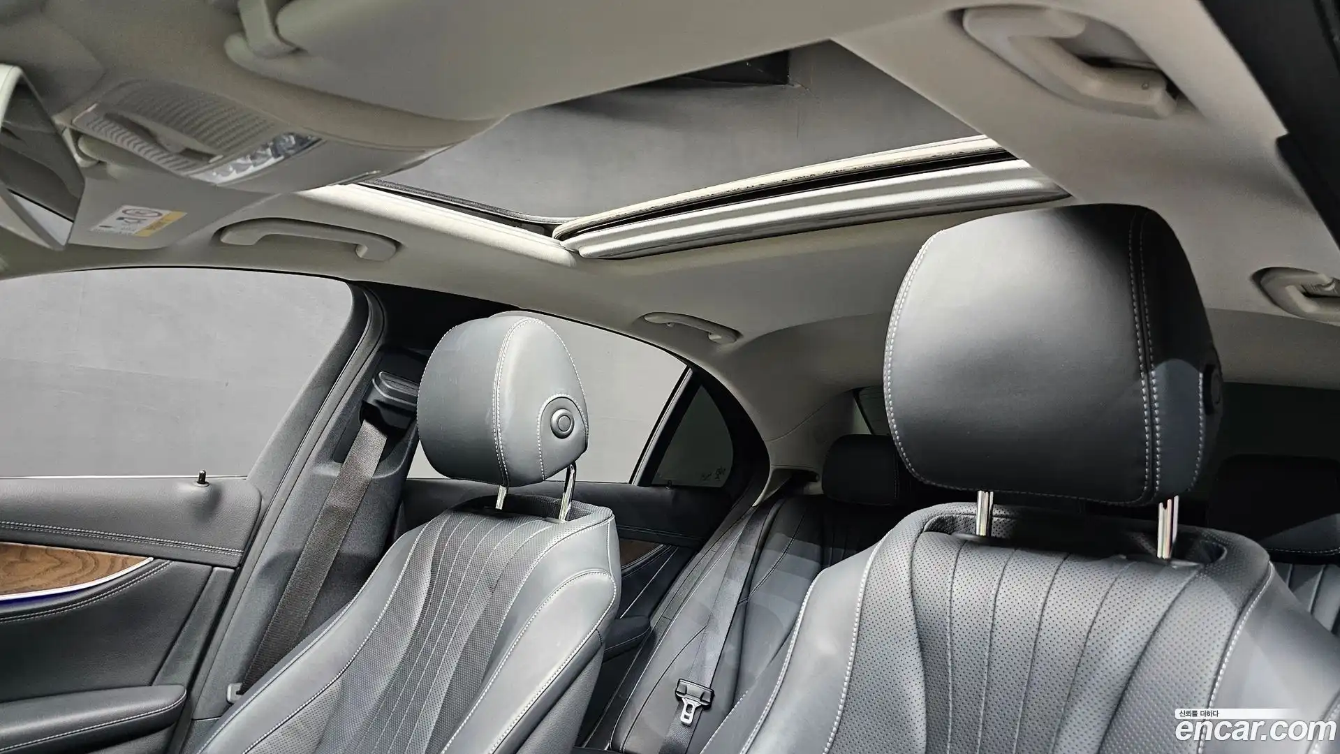 E-Class Mercedes-Benz 2020.8-OPTION-045