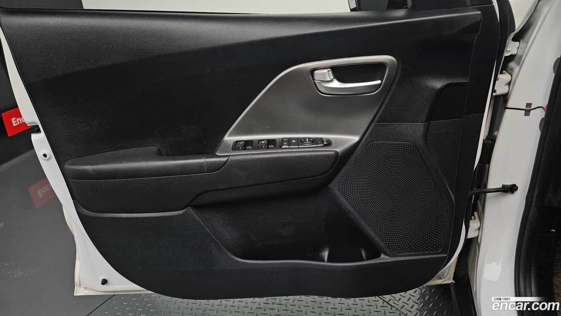 Niro Kia 2023.2-INNER-034
