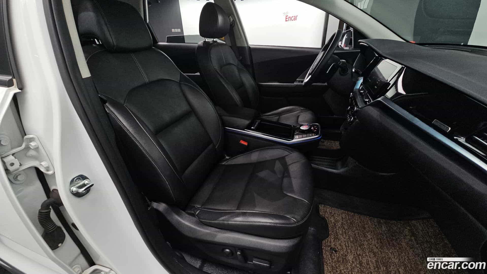Niro Kia 2023.2-INNER-036