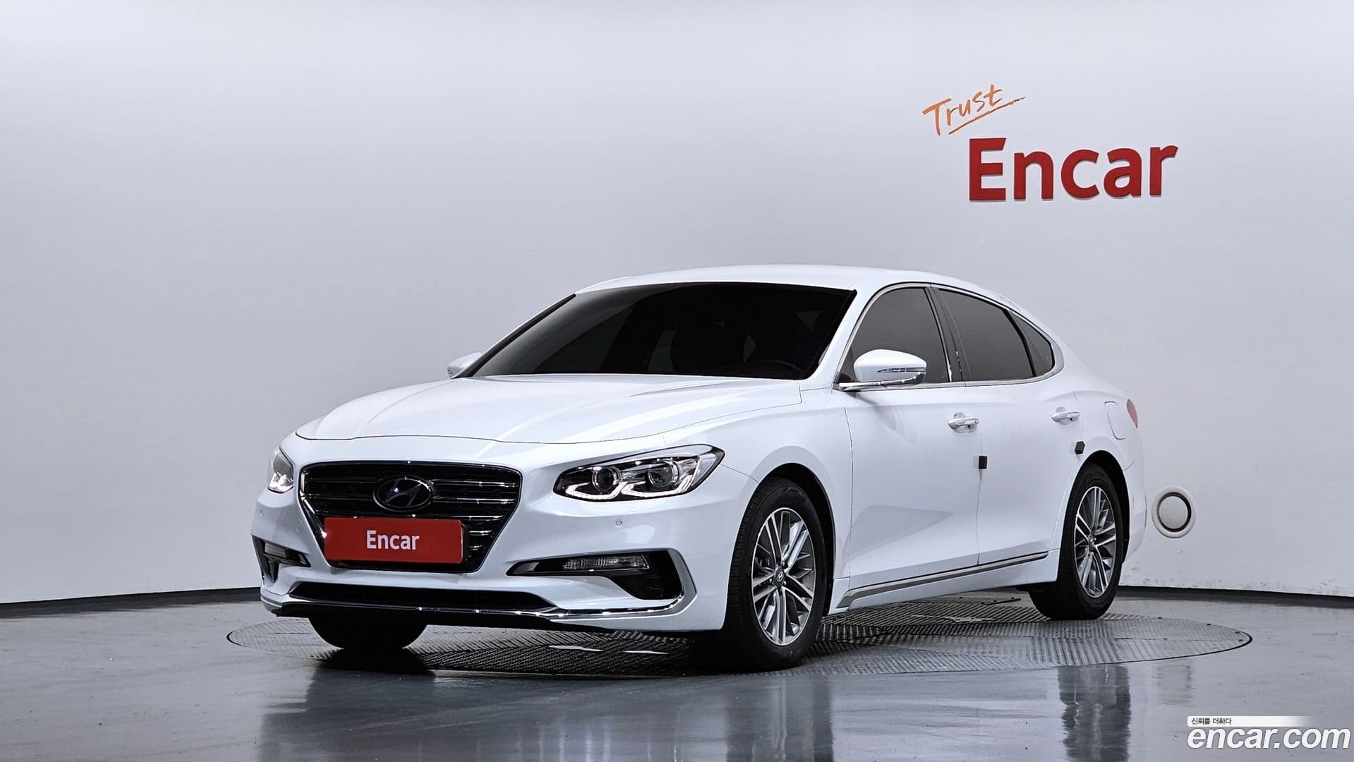 Main__Slider__Photo:Grandeur Hyundai 2018.8-0