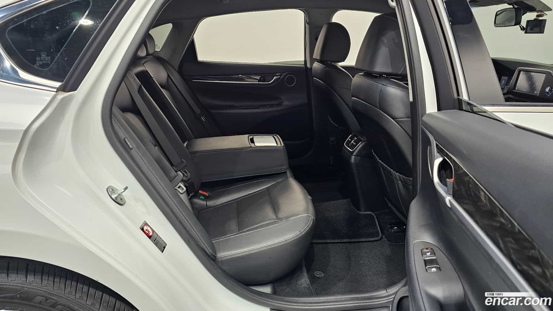 Grandeur Hyundai 2018.8-OPTION-015