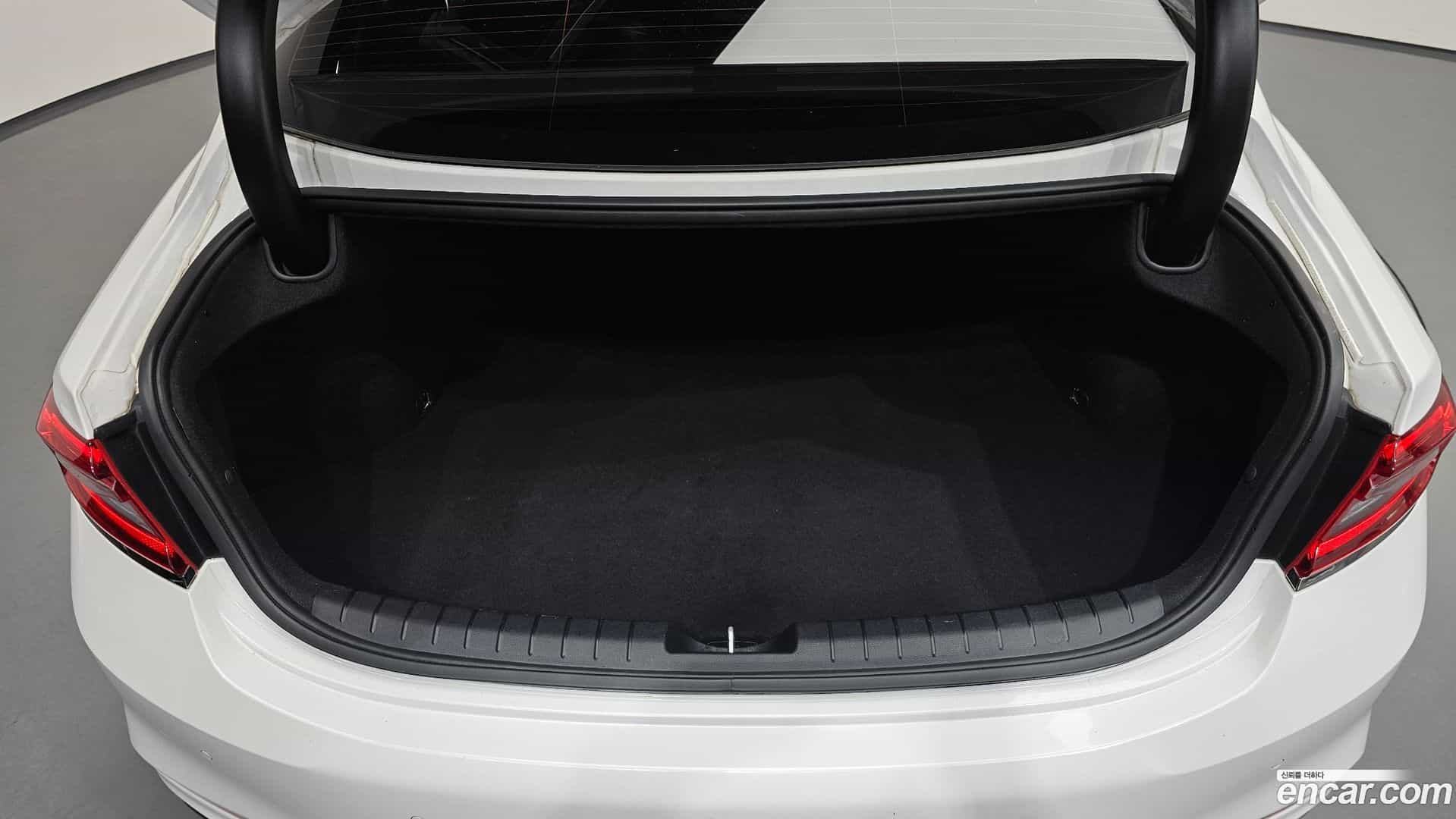 Grandeur Hyundai 2018.8-OPTION-020