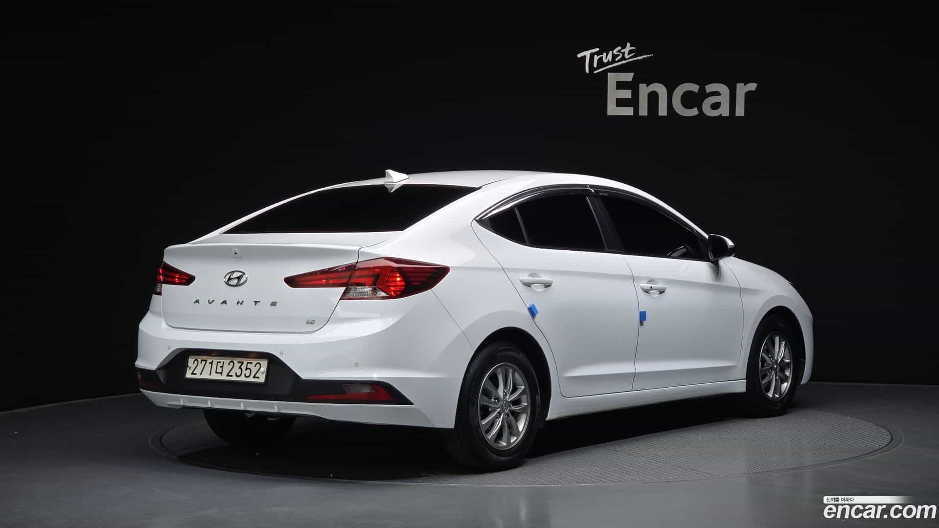 AVANTE Hyundai 2018.9-OUTER-002