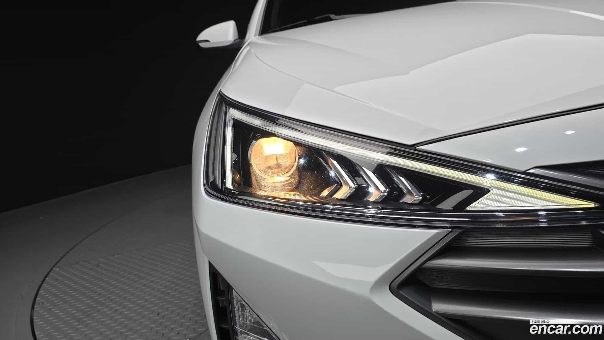 AVANTE Hyundai 2018.9-OUTER-032