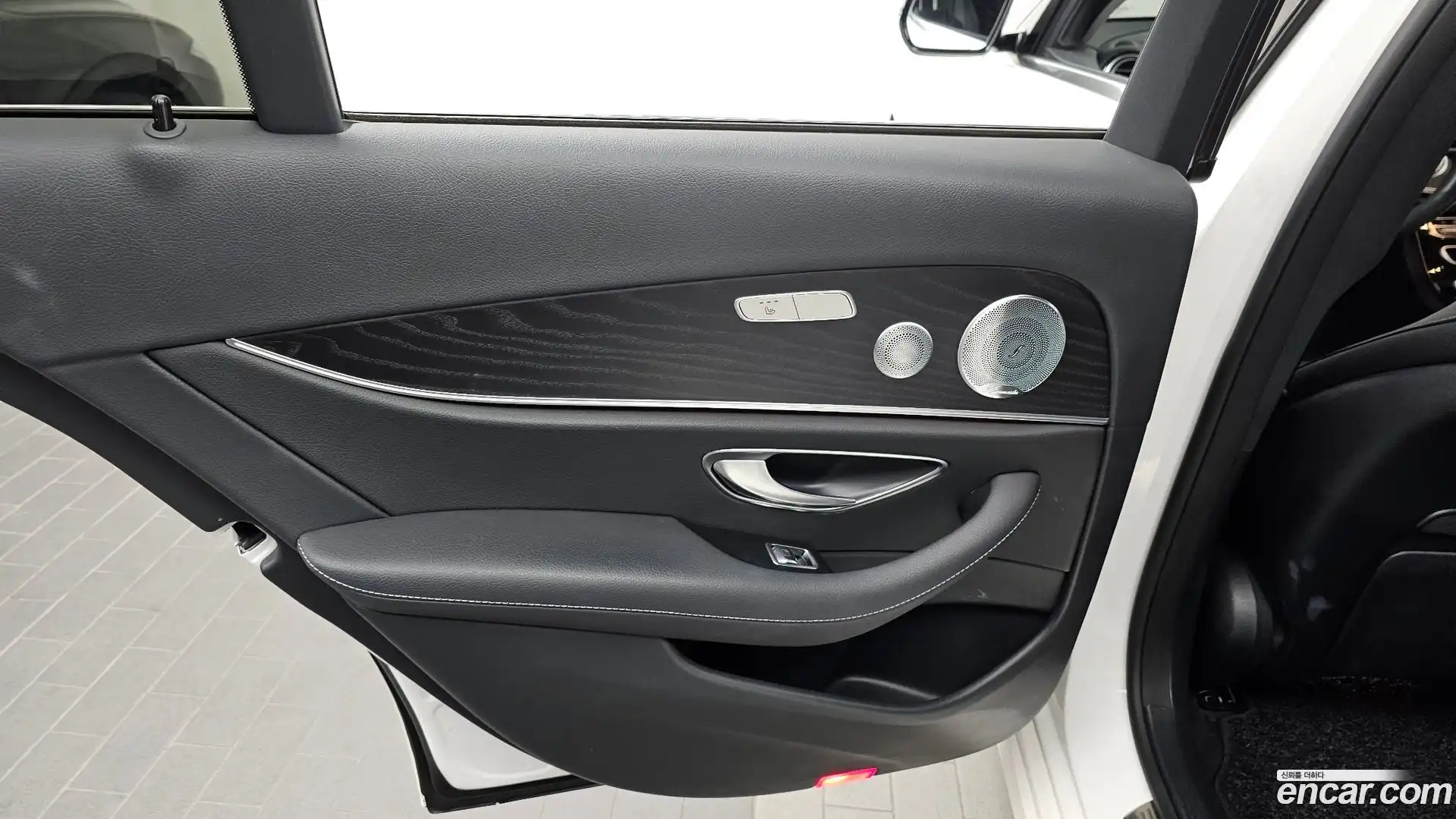 E-Class Mercedes-Benz 2020.4-INNER-035
