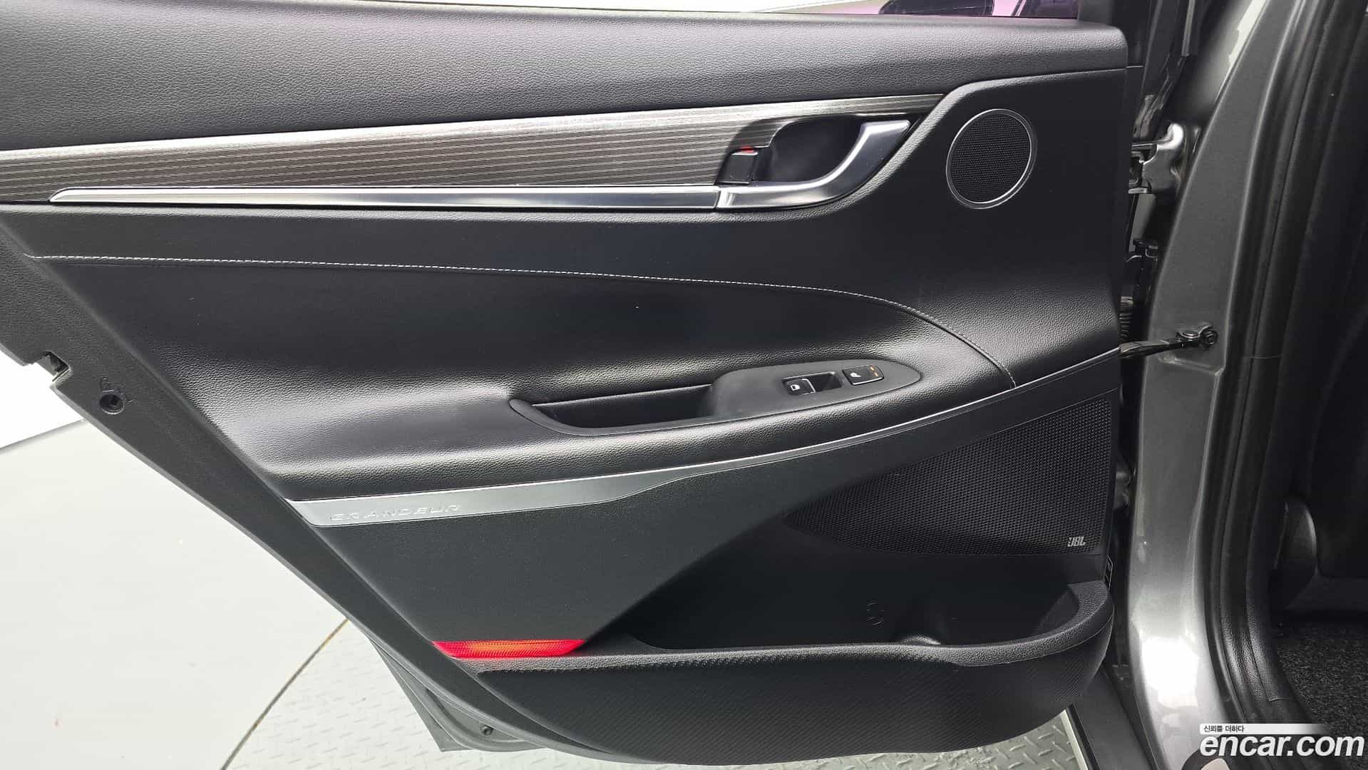 Grandeur Hyundai 2017.3-INNER-035