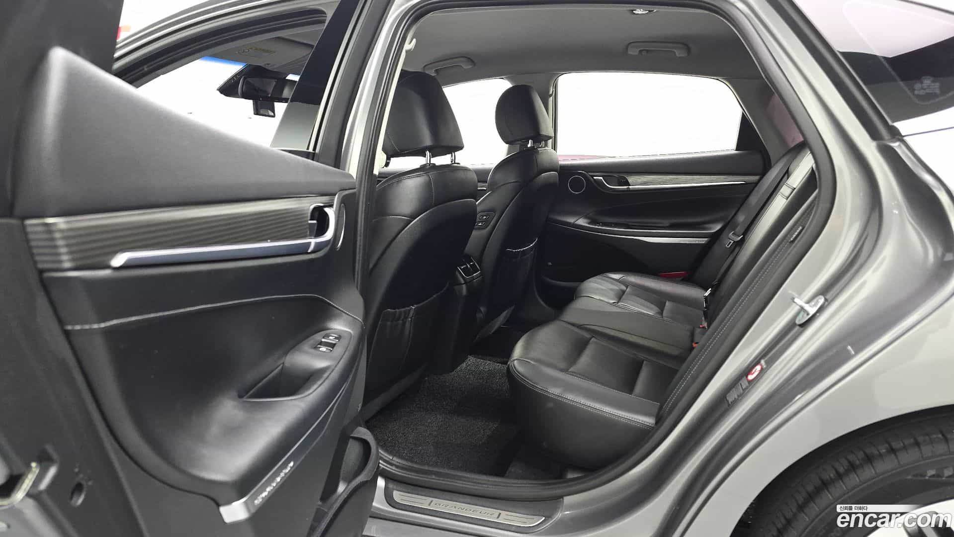 Grandeur Hyundai 2017.3-INNER-036