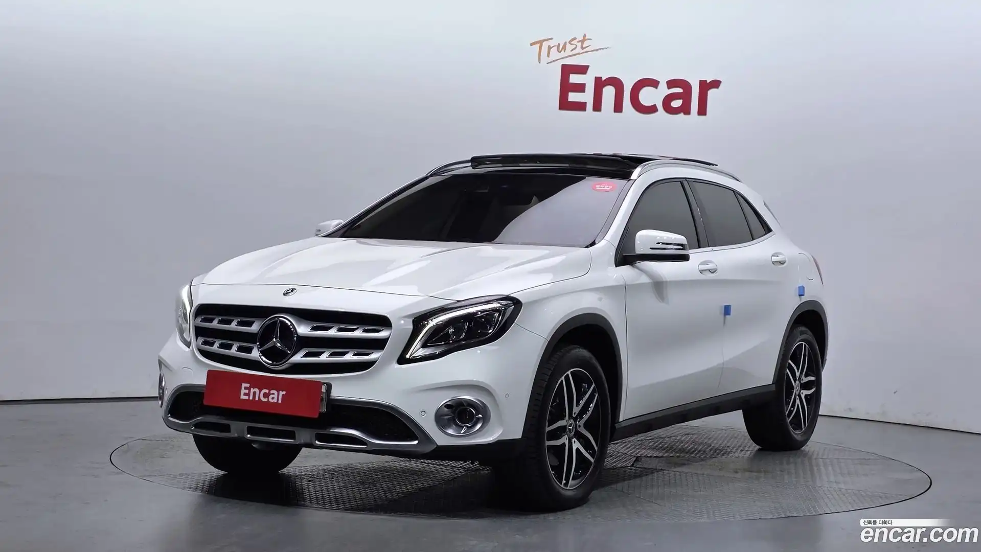 GLA-Class Mercedes-Benz 2019.0-OUTER-001