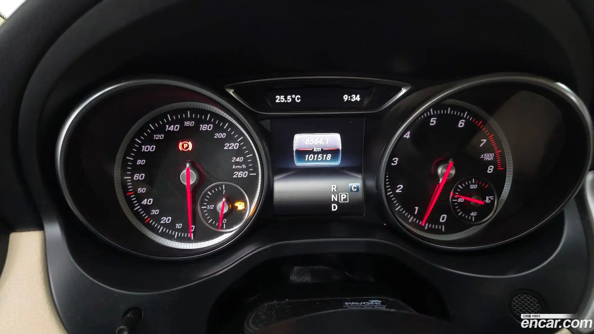 GLA-Class Mercedes-Benz 2019.0-INNER-008