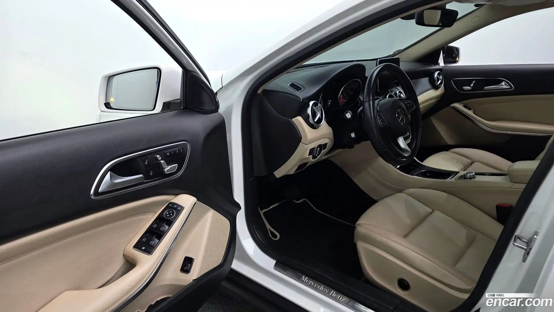 GLA-Class Mercedes-Benz 2019.0-INNER-010